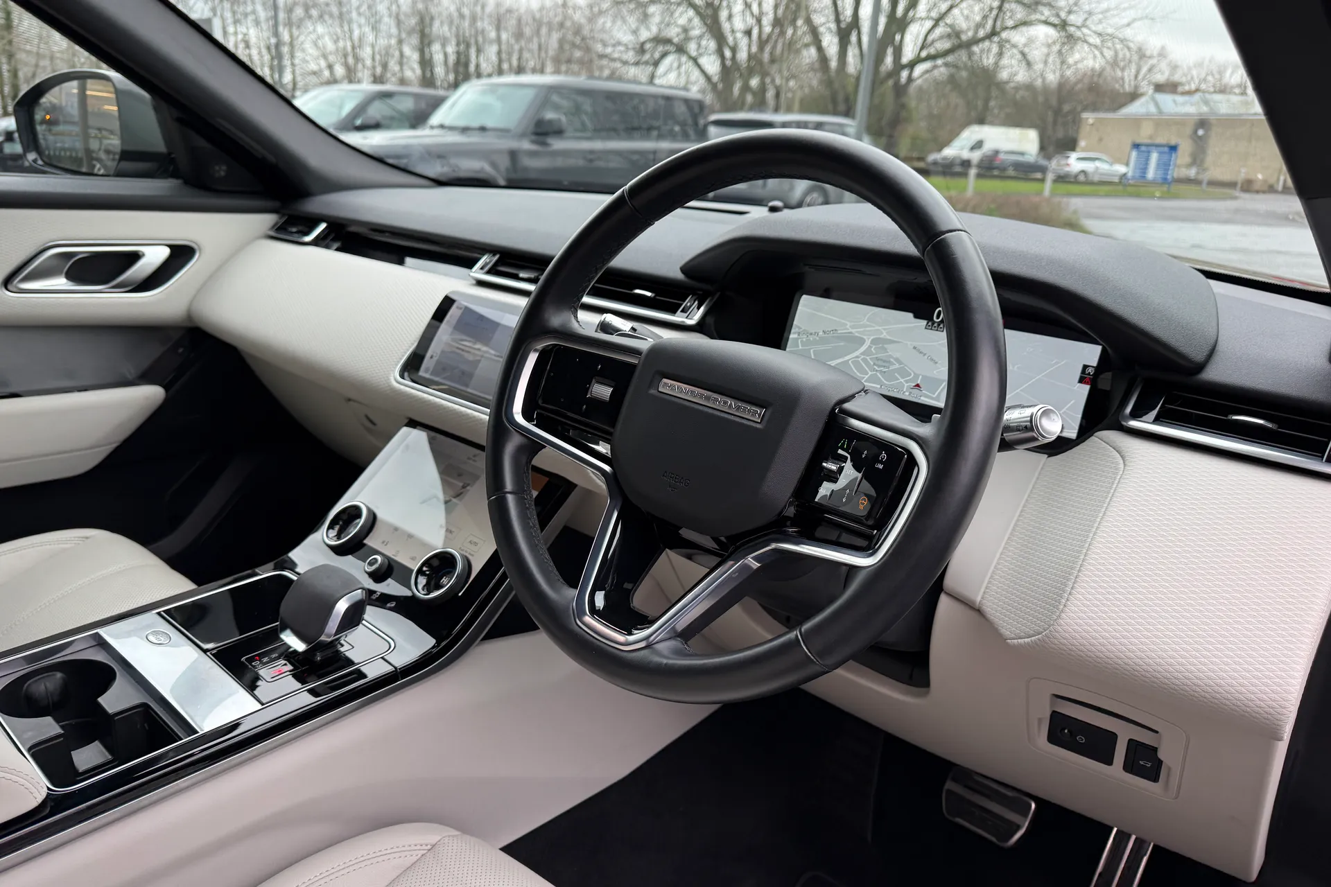 LAND ROVER RANGE ROVER VELAR thumbnail image number 28