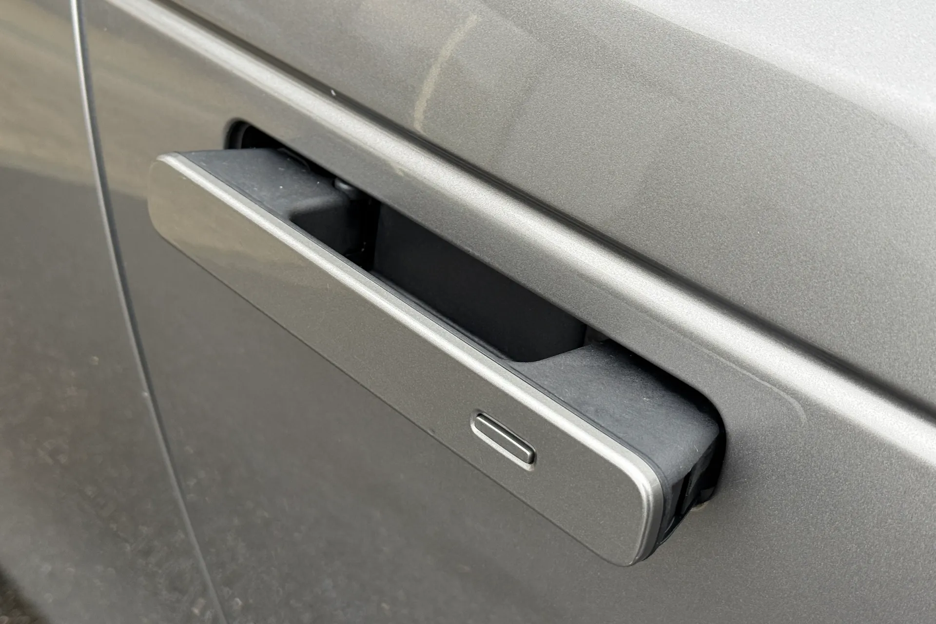 LAND ROVER RANGE ROVER VELAR thumbnail image number 32