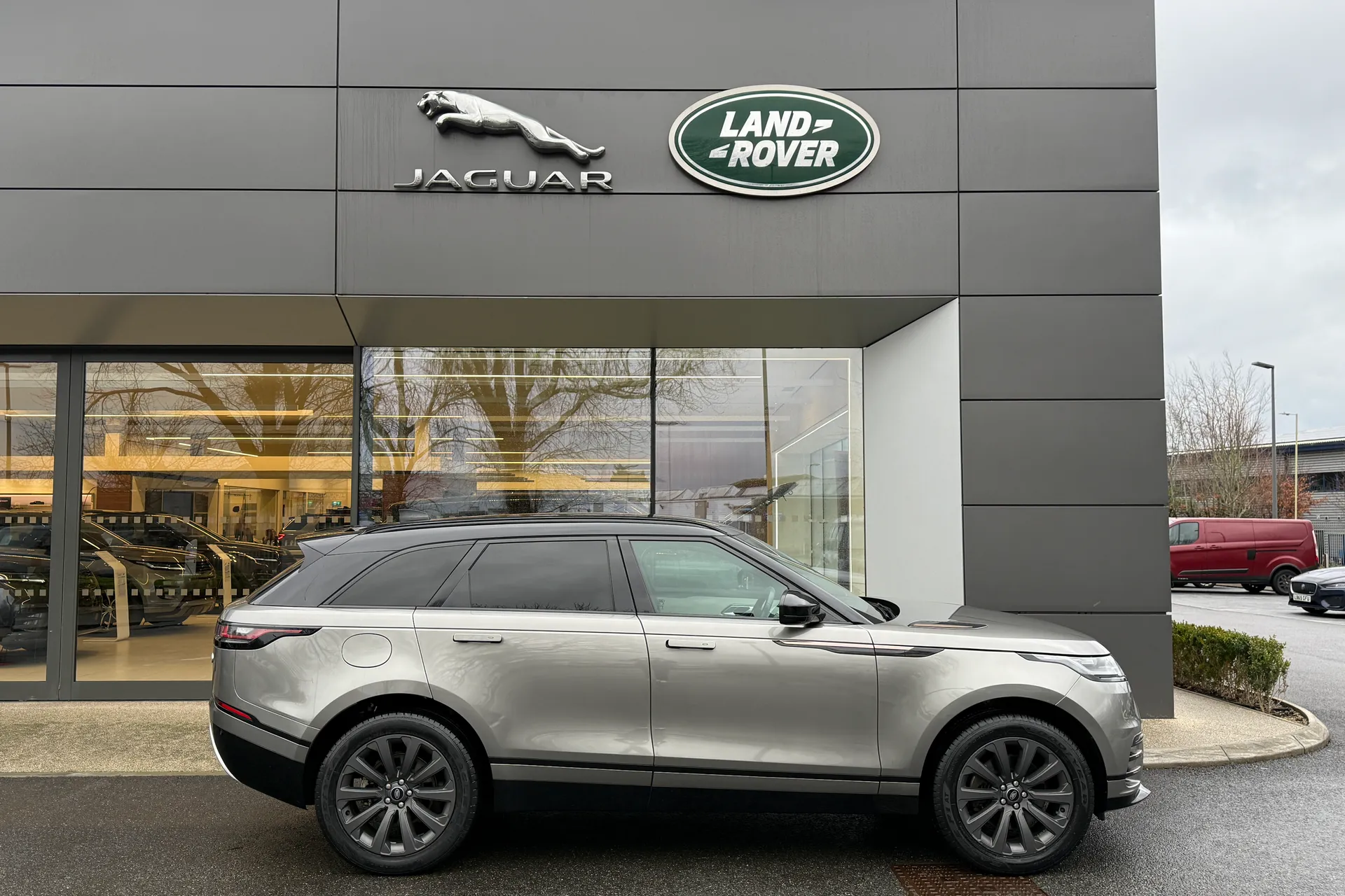 LAND ROVER RANGE ROVER VELAR thumbnail image number 2