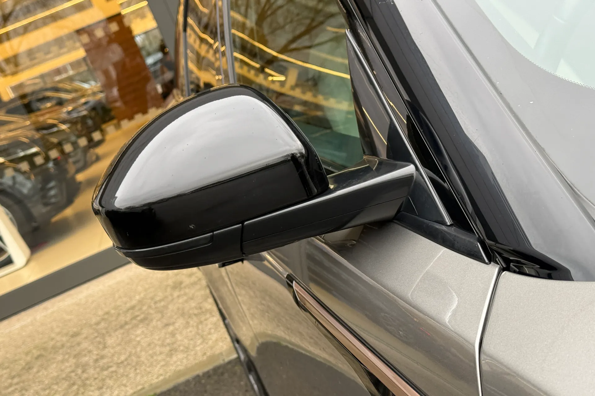 LAND ROVER RANGE ROVER VELAR thumbnail image number 47