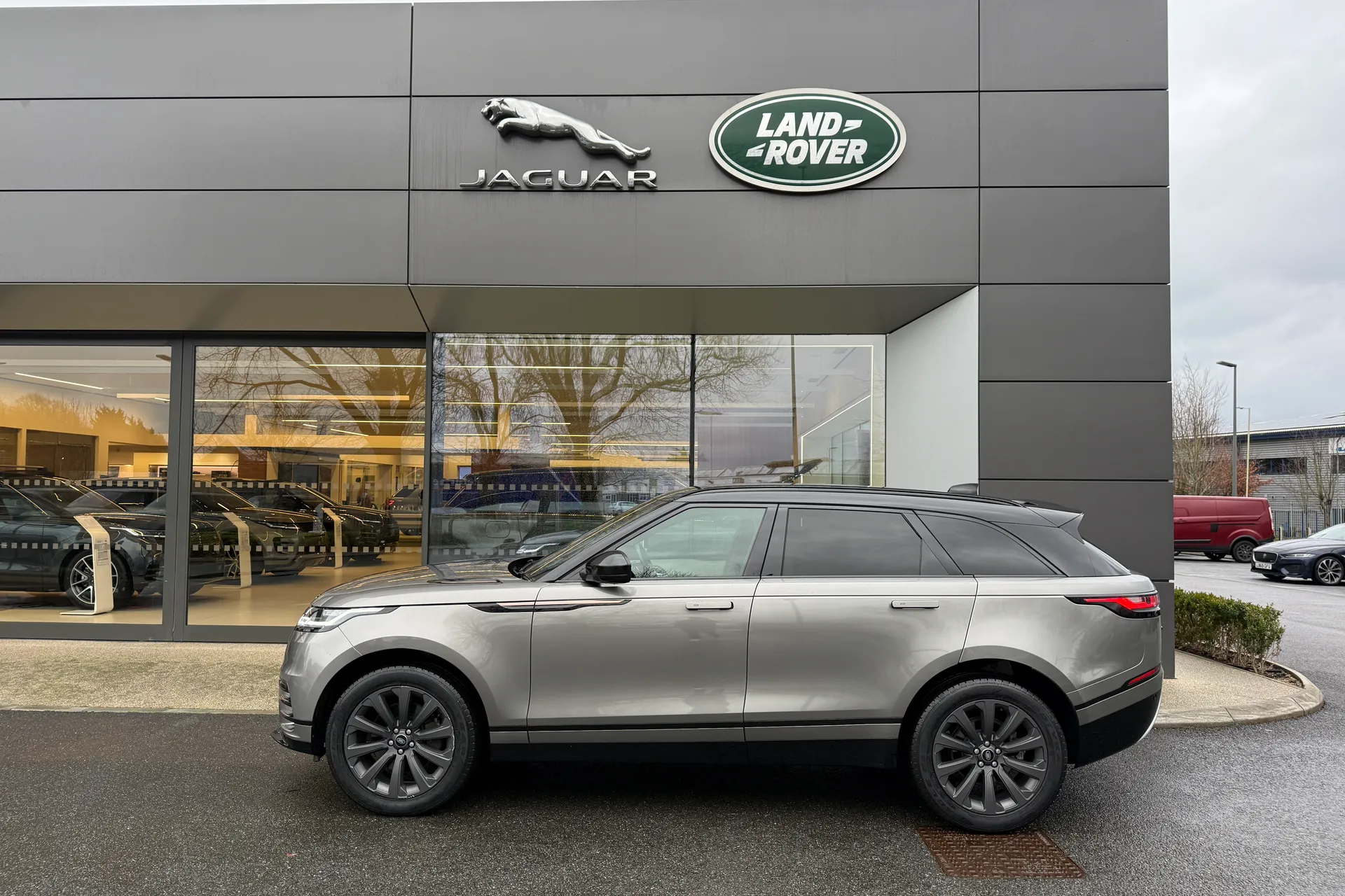 LAND ROVER RANGE ROVER VELAR thumbnail image number 24