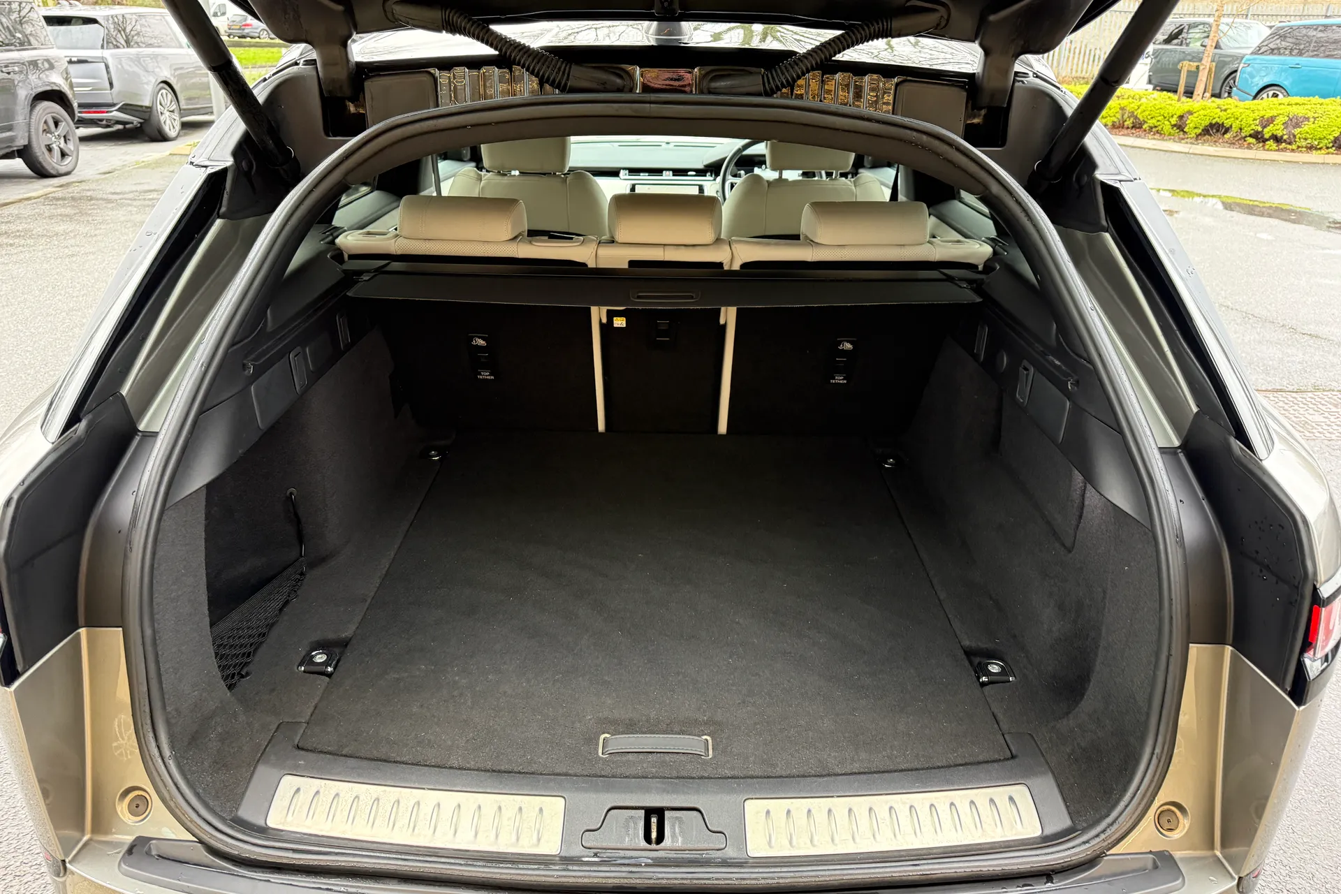 LAND ROVER RANGE ROVER VELAR thumbnail image number 34