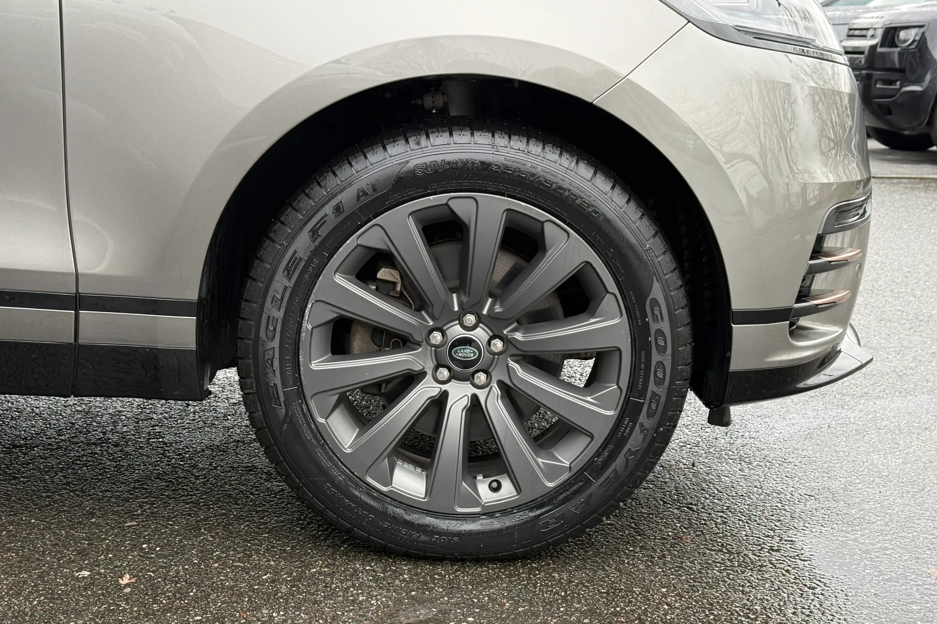 LAND ROVER RANGE ROVER VELAR thumbnail image number 4