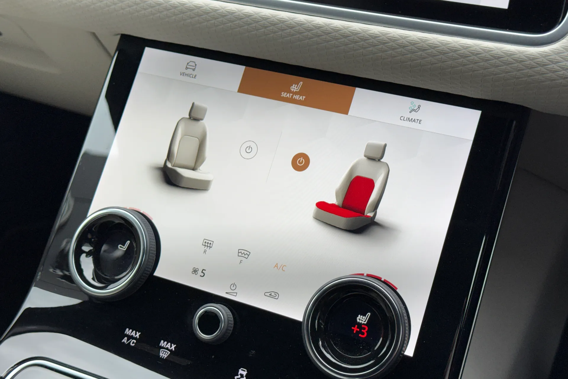 LAND ROVER RANGE ROVER VELAR thumbnail image number 17