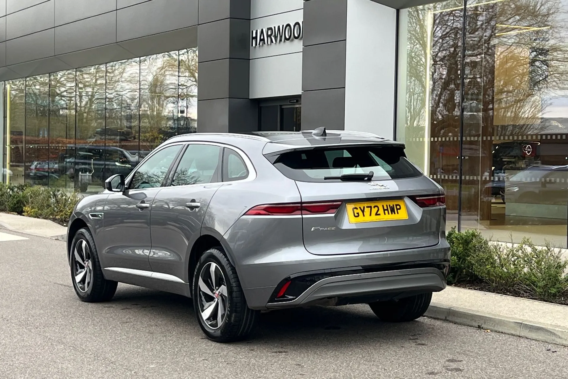 Jaguar F-PACE thumbnail image number 11