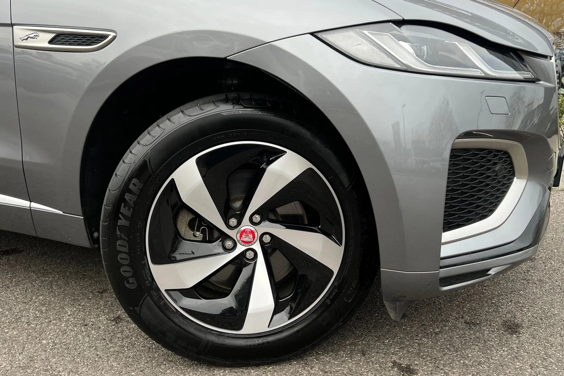 Jaguar F-PACE thumbnail image number 8