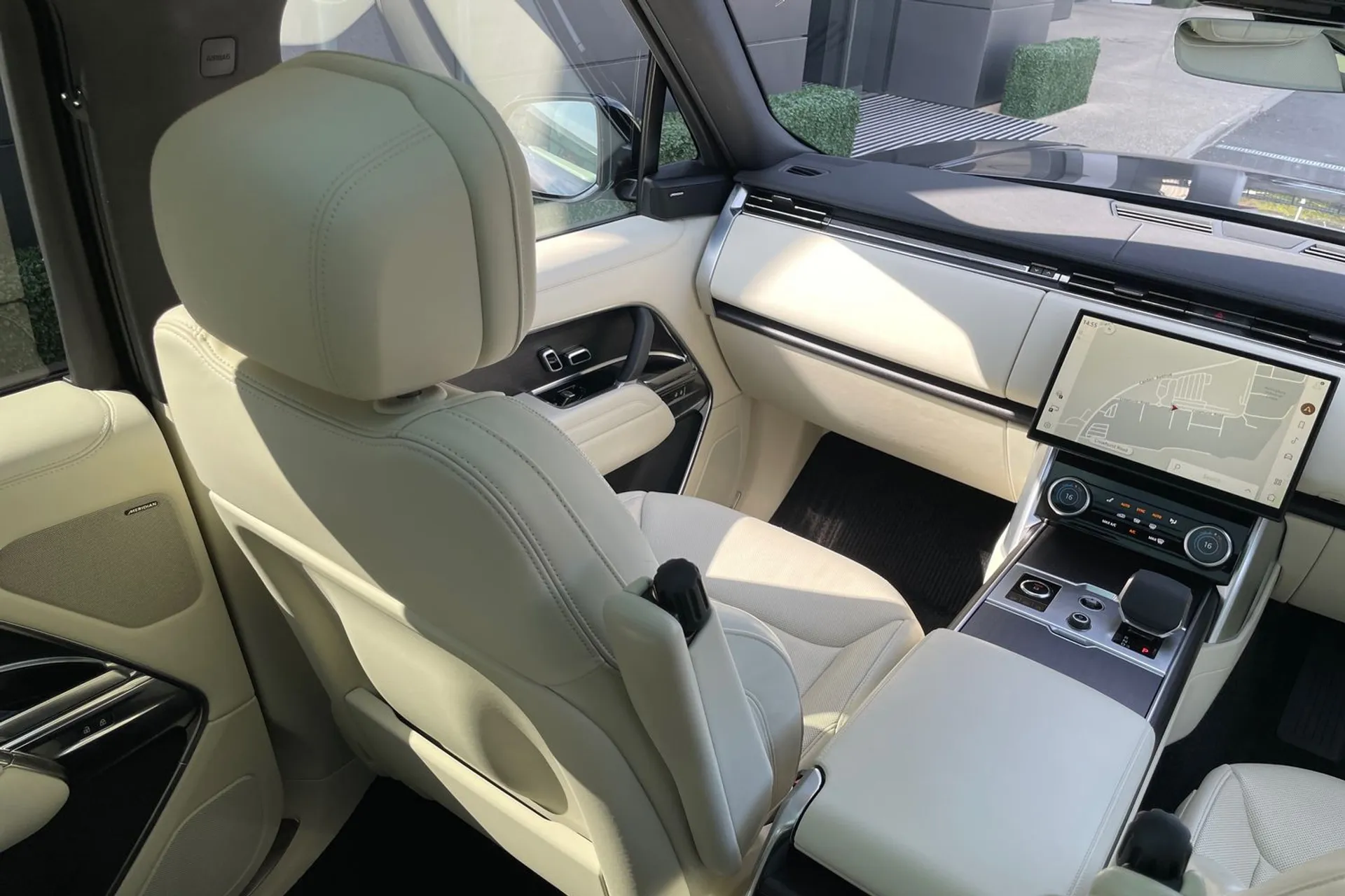 LAND ROVER RANGE ROVER thumbnail image number 47