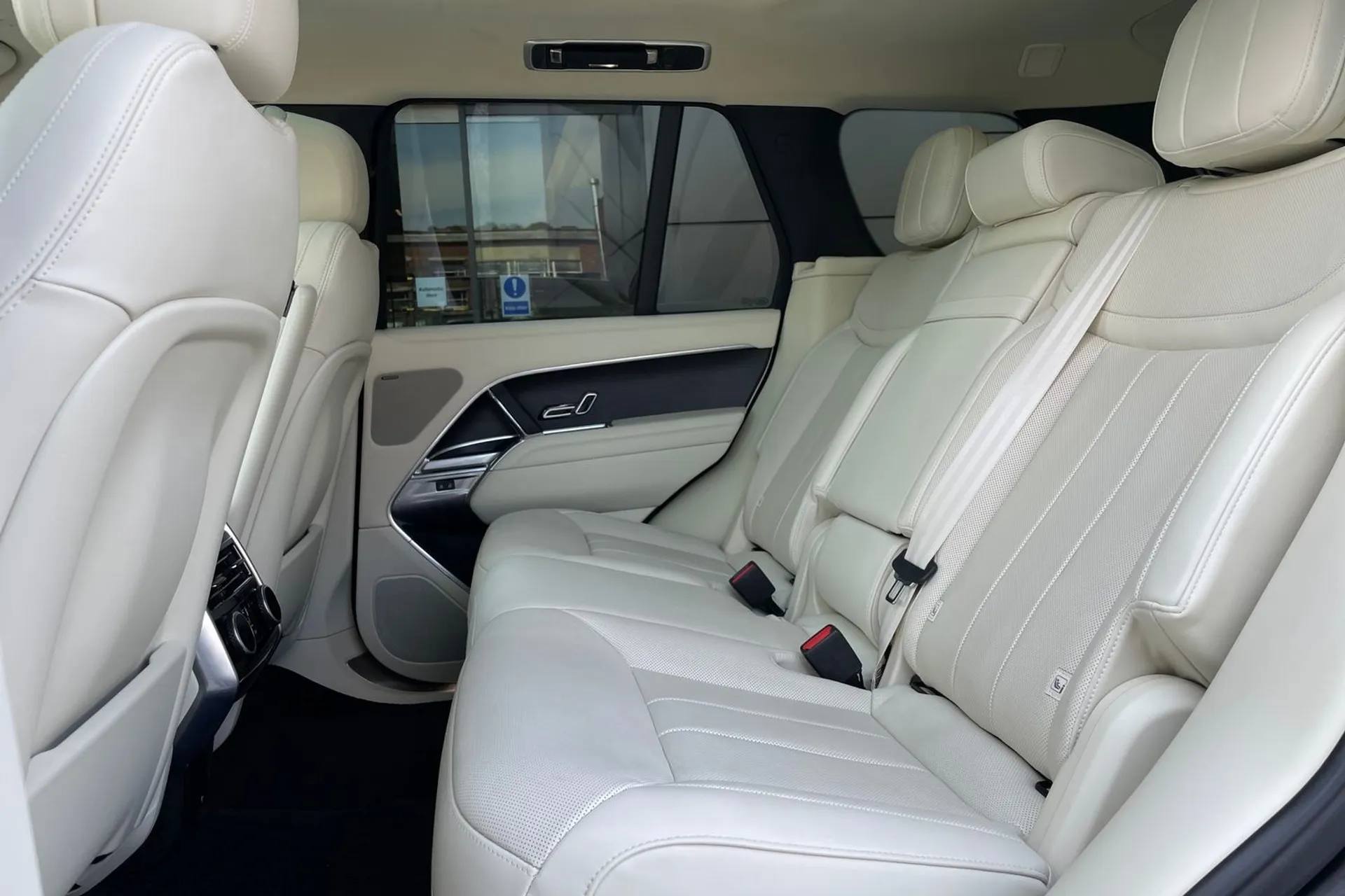 LAND ROVER RANGE ROVER thumbnail image number 45