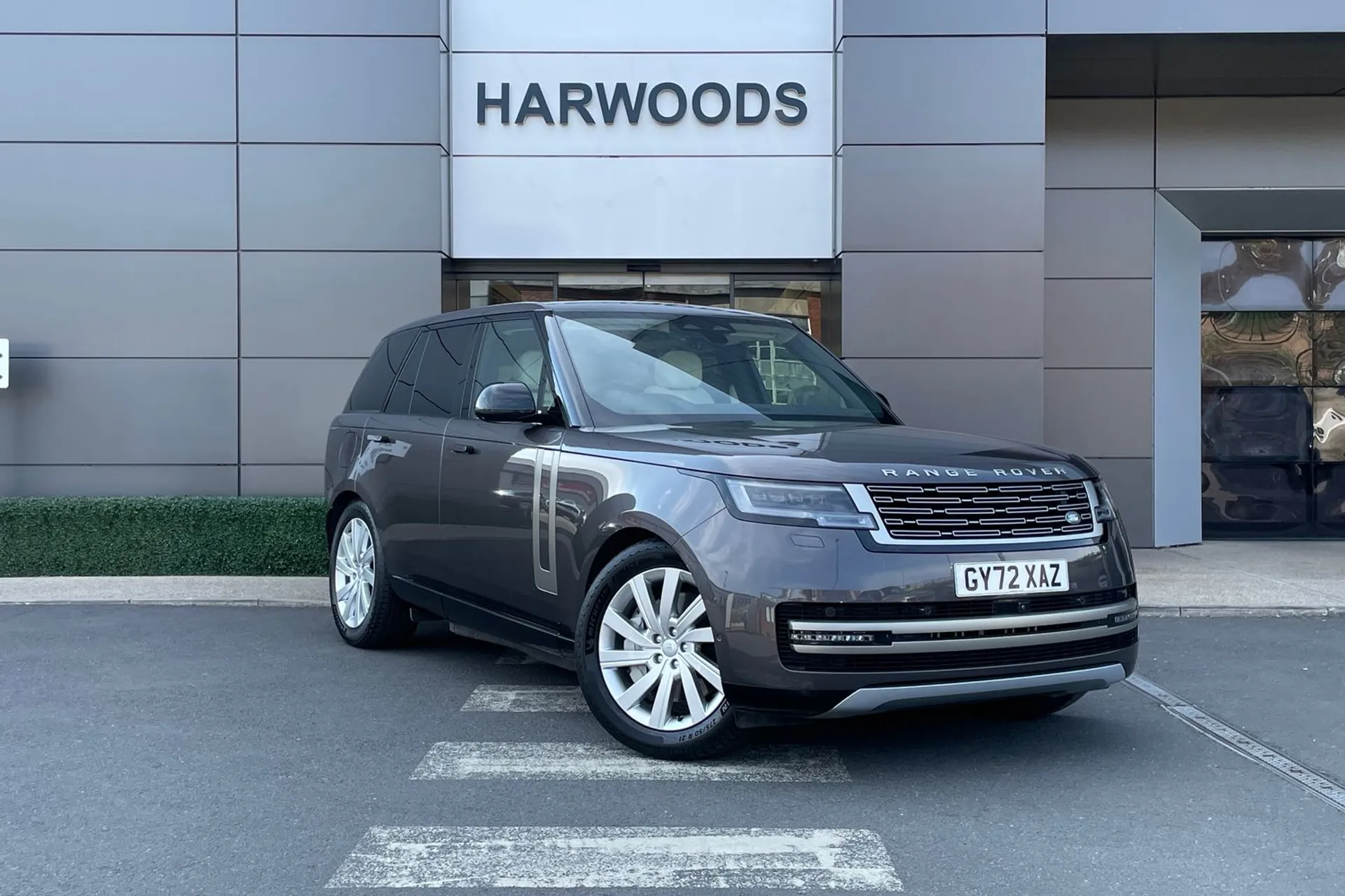LAND ROVER RANGE ROVER focused image