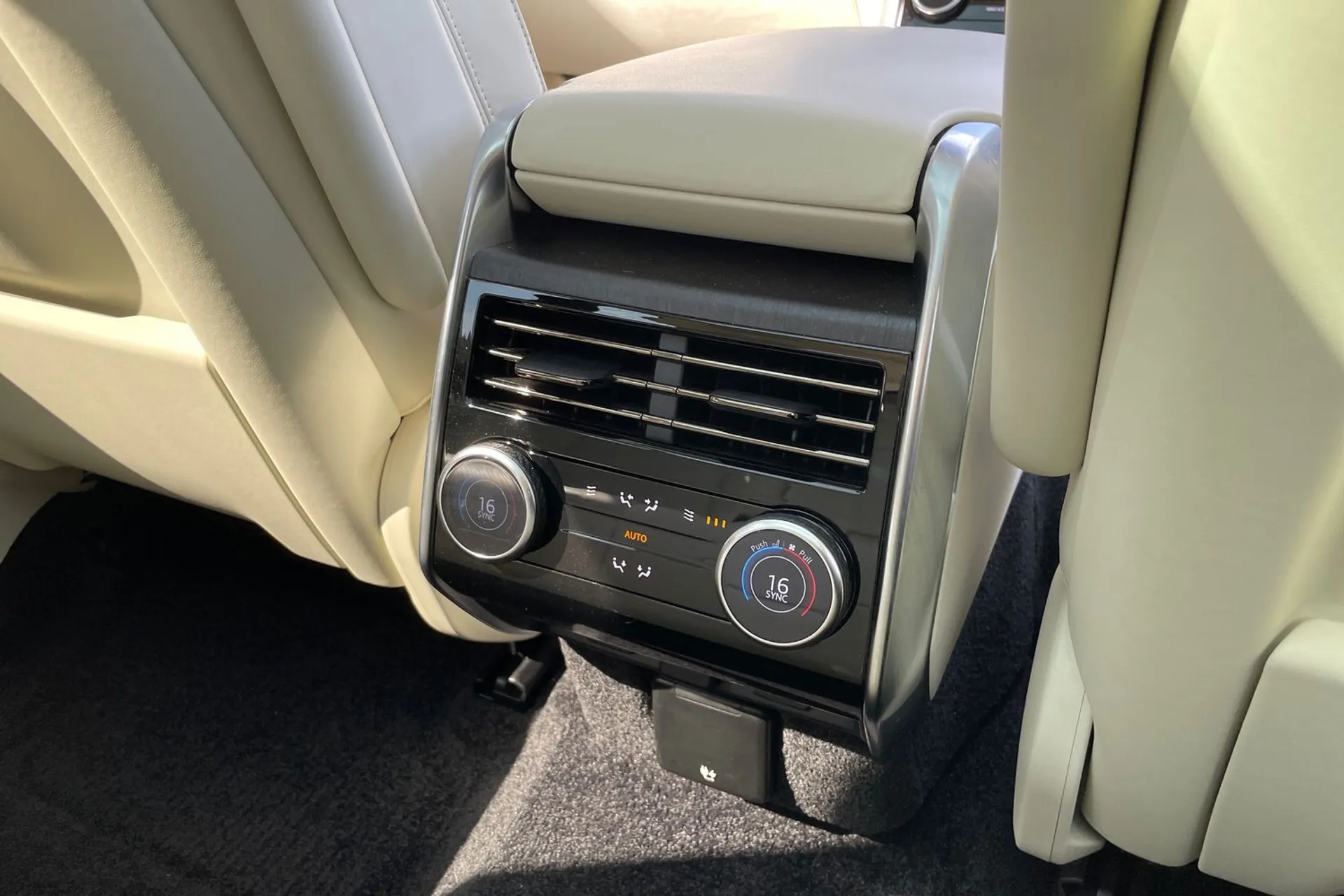 LAND ROVER RANGE ROVER thumbnail image number 62