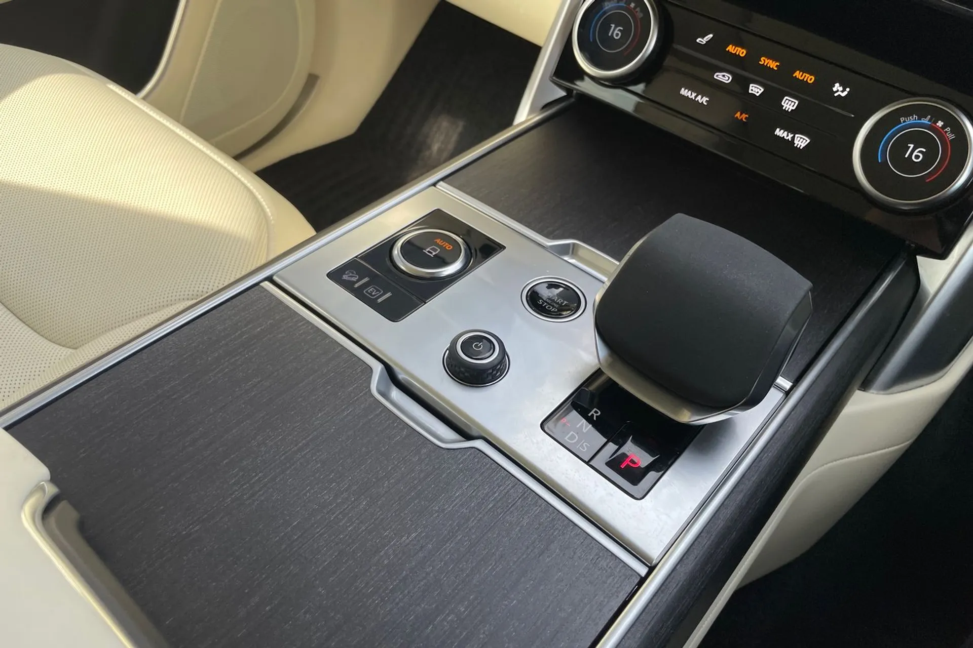 LAND ROVER RANGE ROVER thumbnail image number 56
