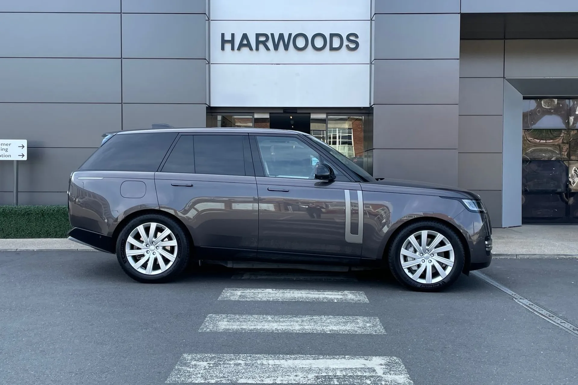 LAND ROVER RANGE ROVER thumbnail image number 2