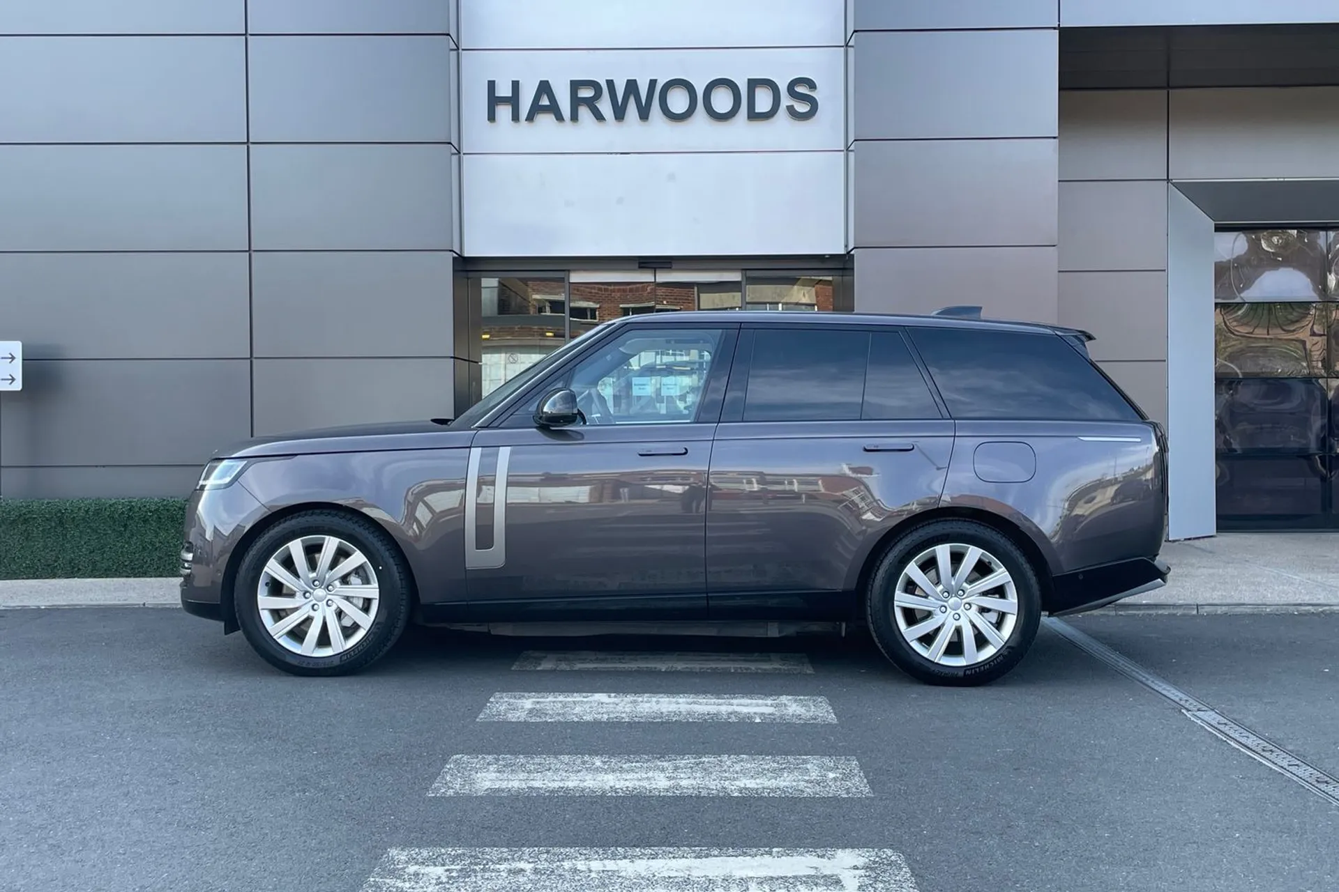 LAND ROVER RANGE ROVER thumbnail image number 16
