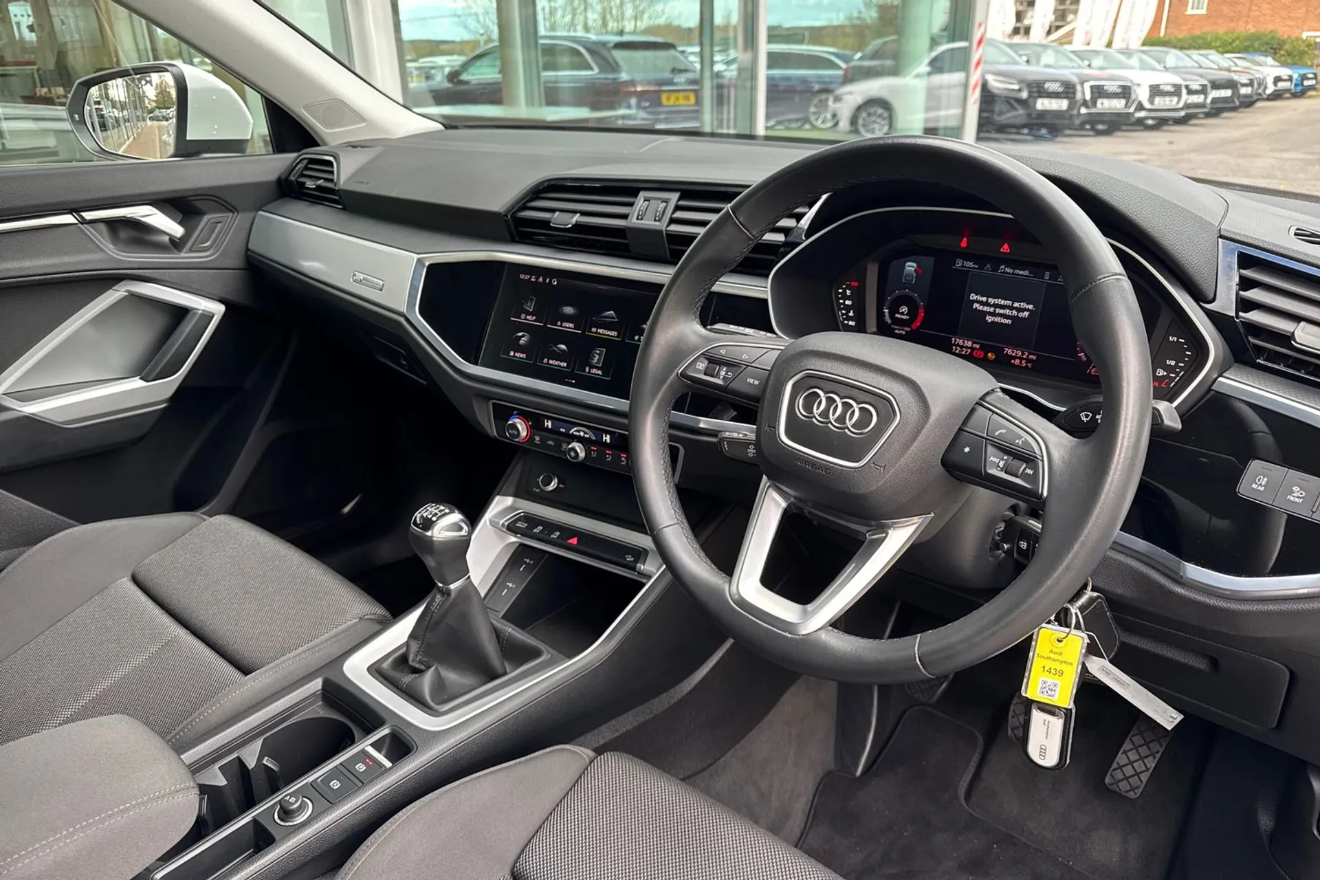 Audi Q3 thumbnail image number 9