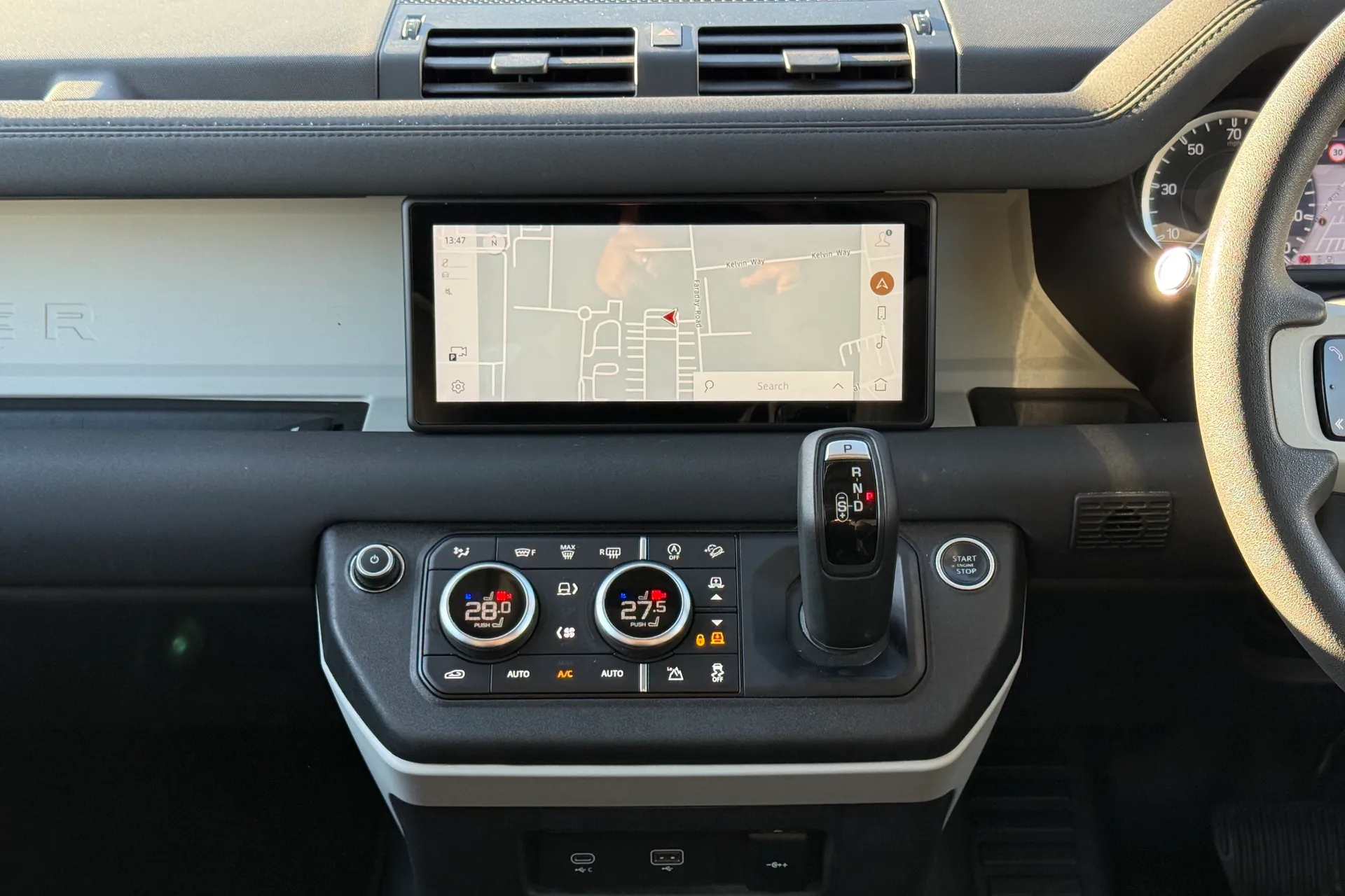 LAND ROVER Defender 110 thumbnail image number 22