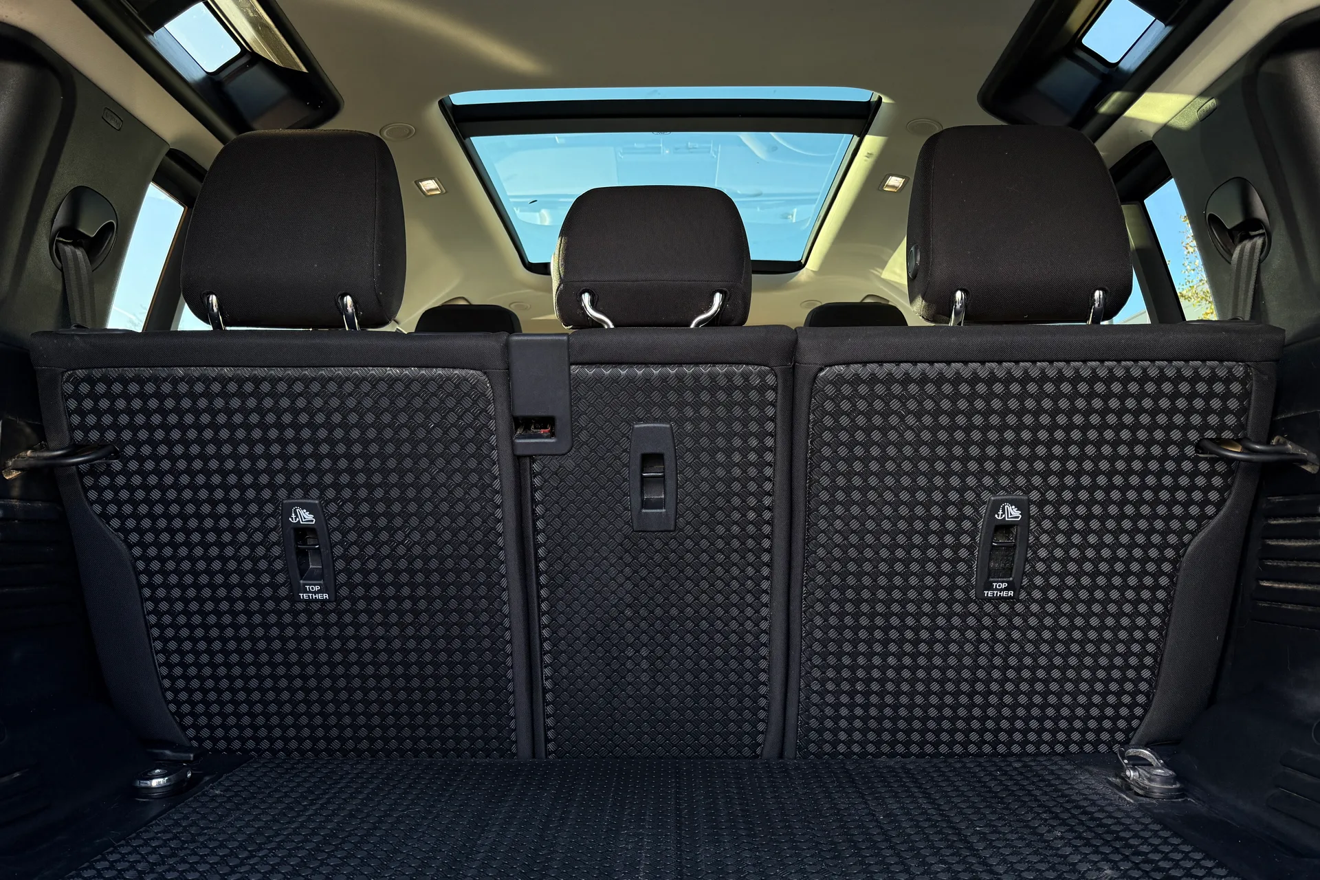 LAND ROVER Defender 110 thumbnail image number 35