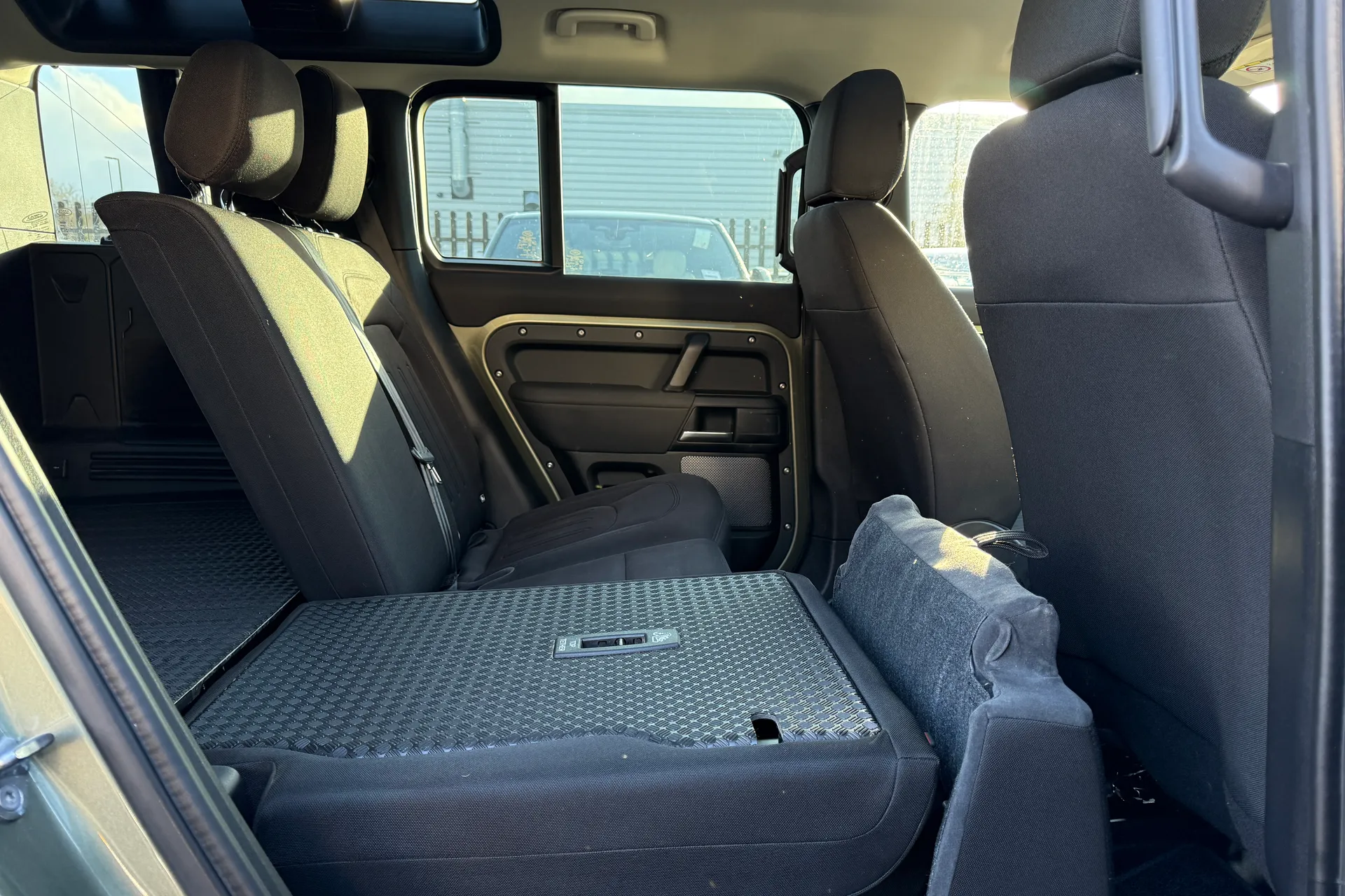 LAND ROVER Defender 110 thumbnail image number 39