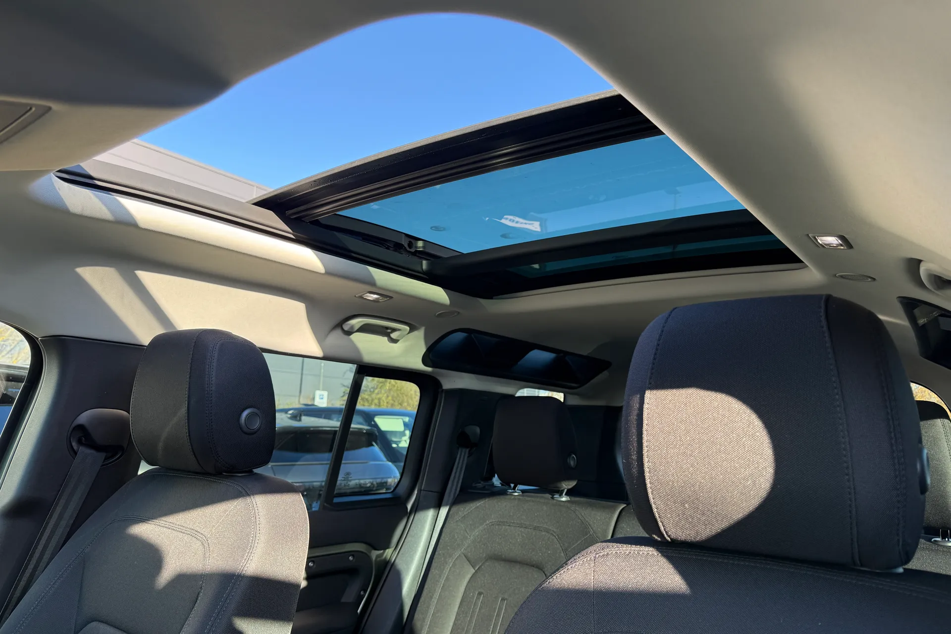 LAND ROVER Defender 110 thumbnail image number 5