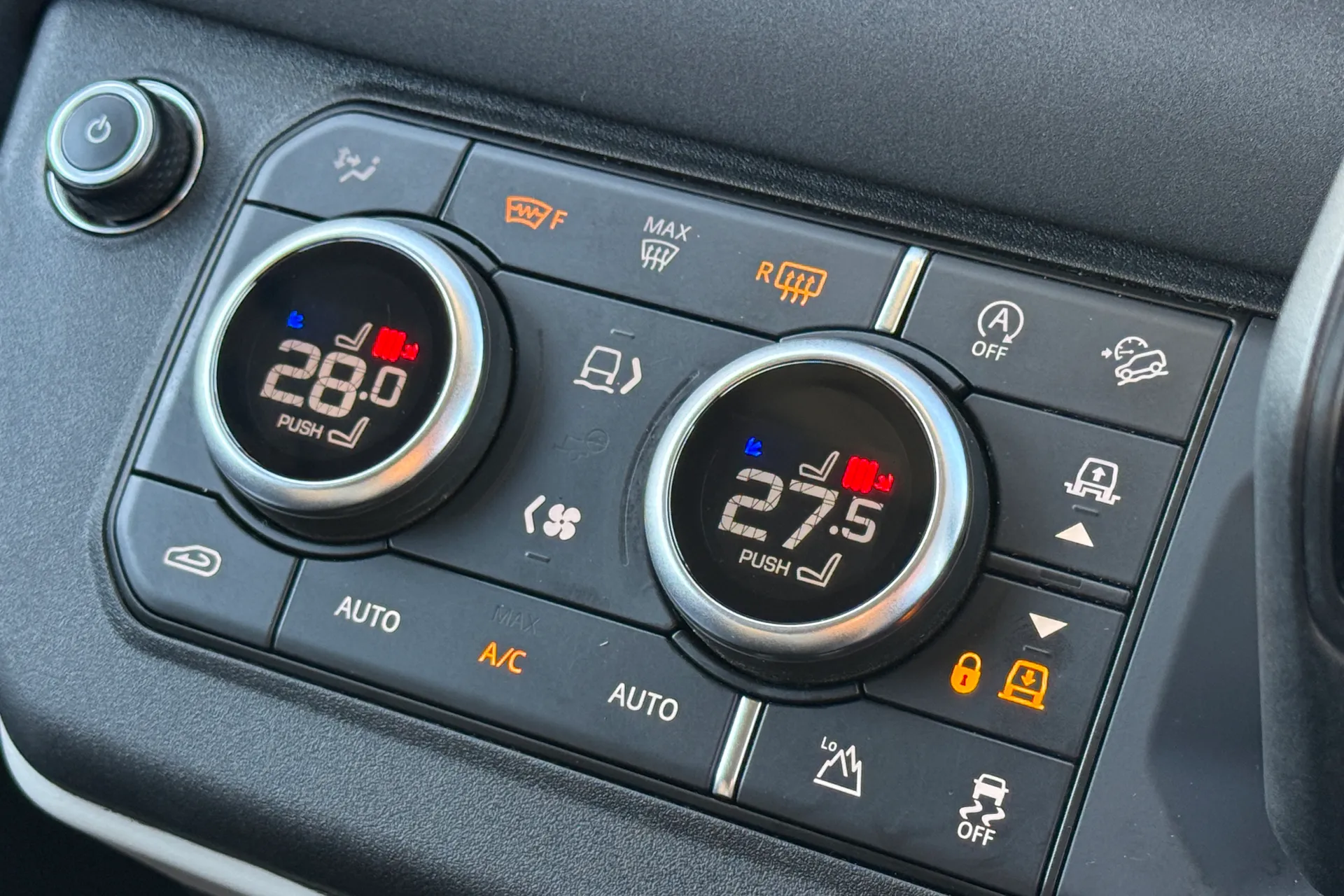 LAND ROVER Defender 110 thumbnail image number 28