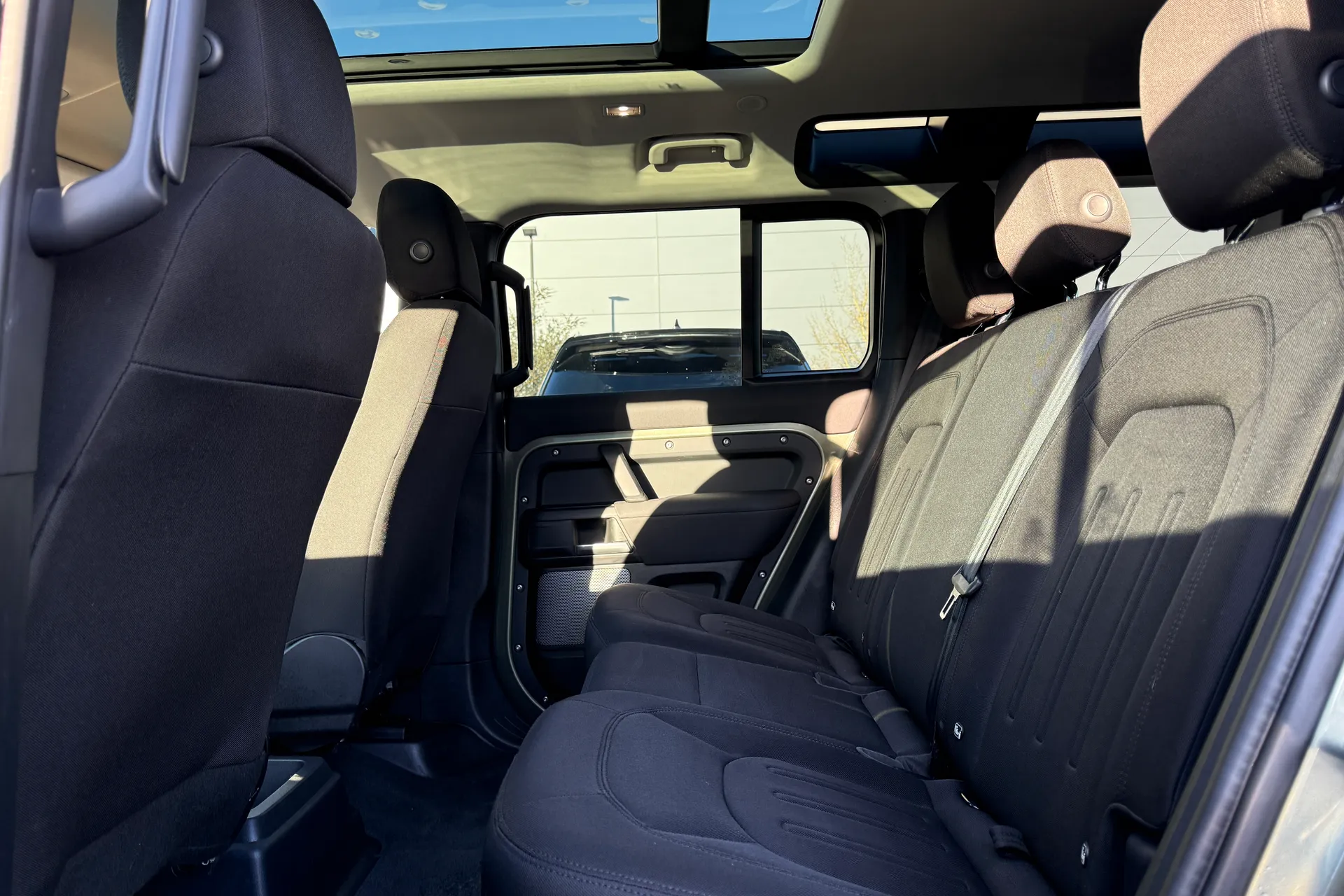 LAND ROVER Defender 110 thumbnail image number 41