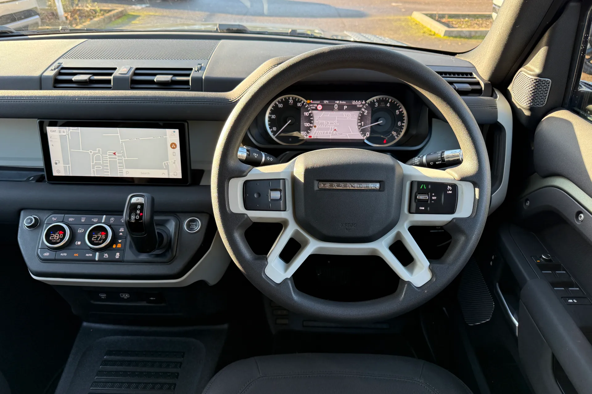 LAND ROVER Defender 110 thumbnail image number 23