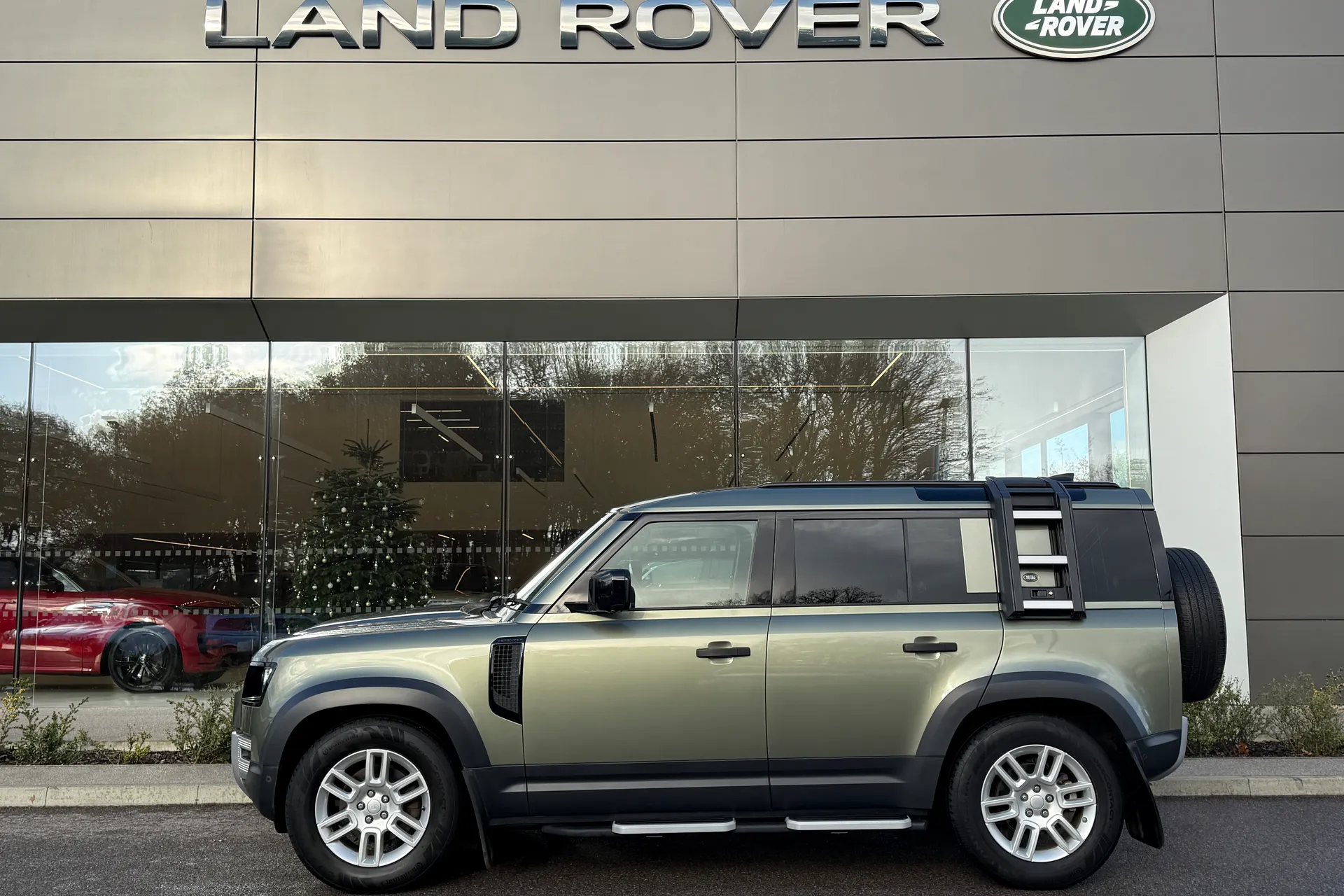 LAND ROVER Defender 110 thumbnail image number 11