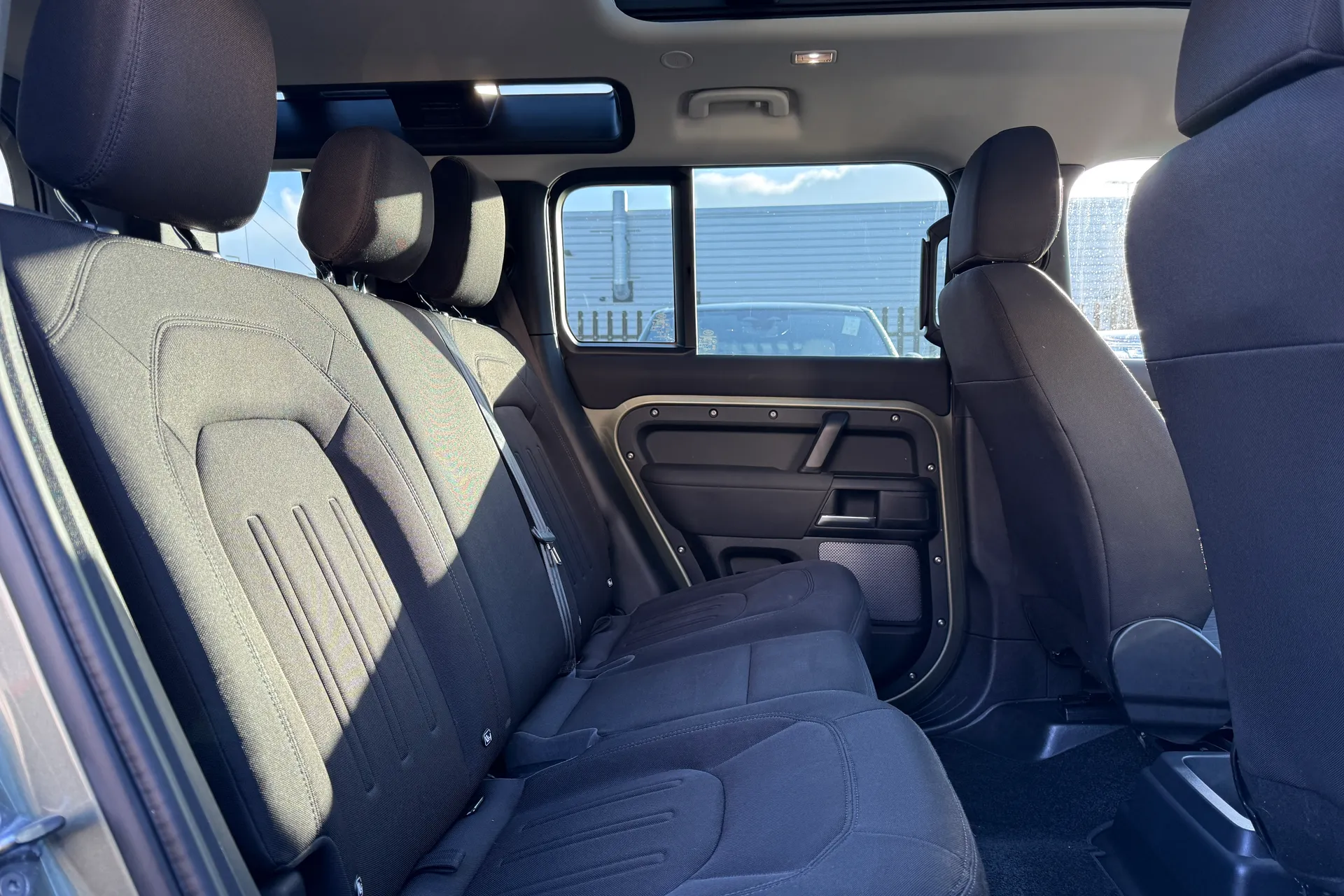 LAND ROVER Defender 110 thumbnail image number 37