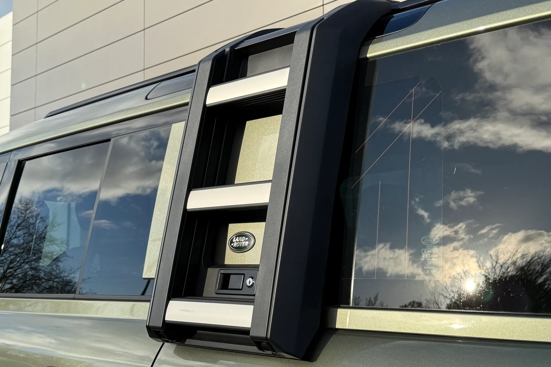 LAND ROVER Defender 110 thumbnail image number 18