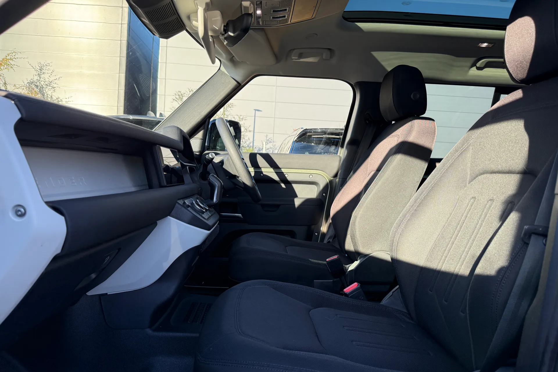 LAND ROVER Defender 110 thumbnail image number 45