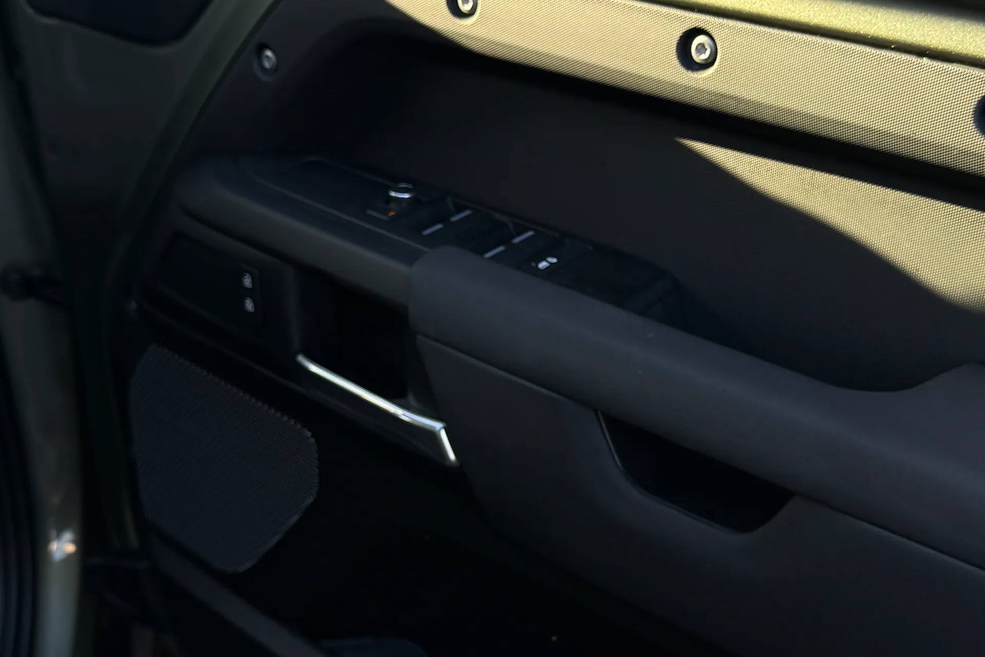 LAND ROVER Defender 110 thumbnail image number 25