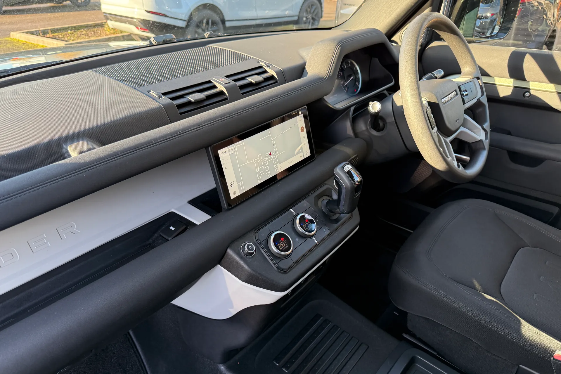 LAND ROVER Defender 110 thumbnail image number 44