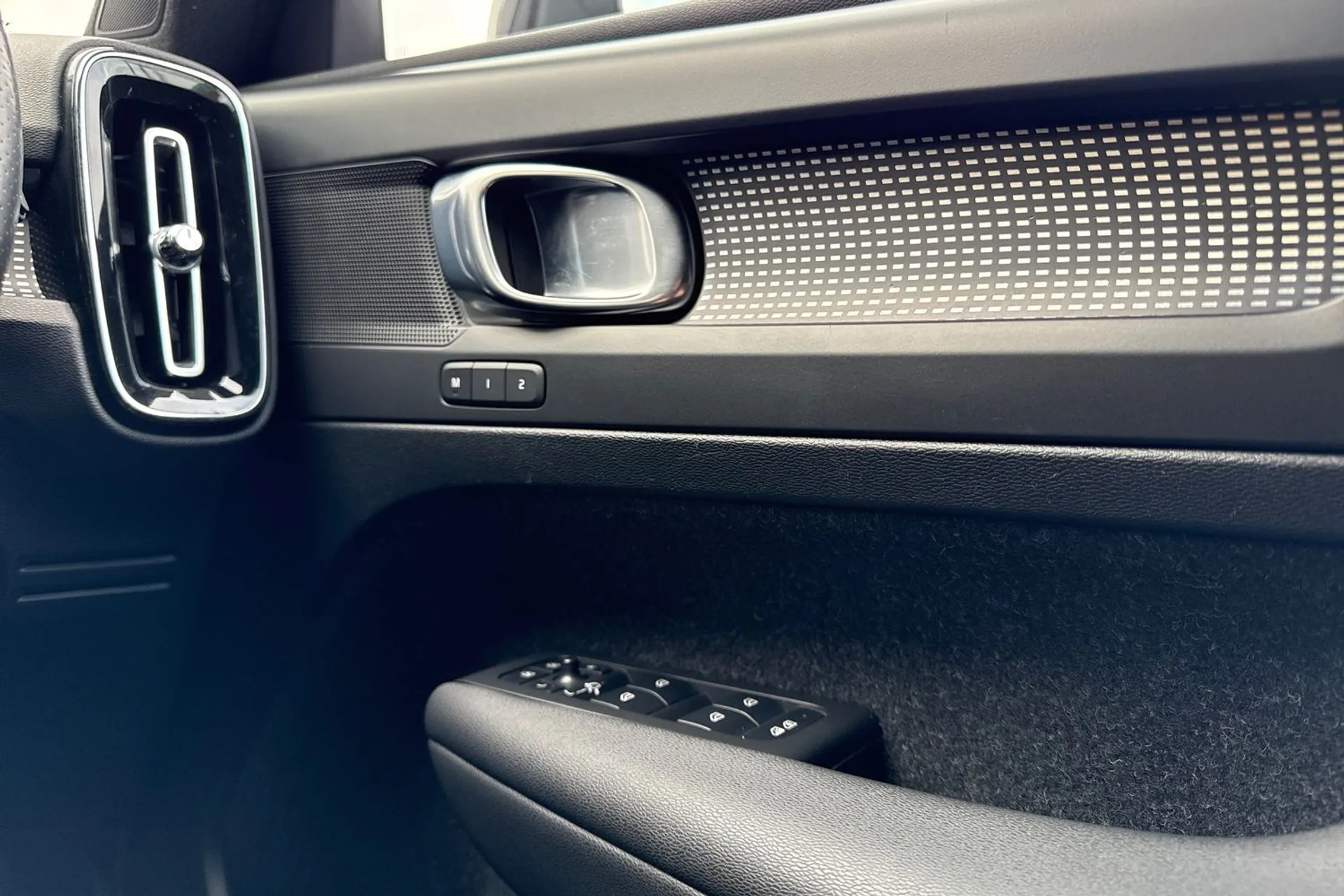 Volvo XC40 thumbnail image number 39