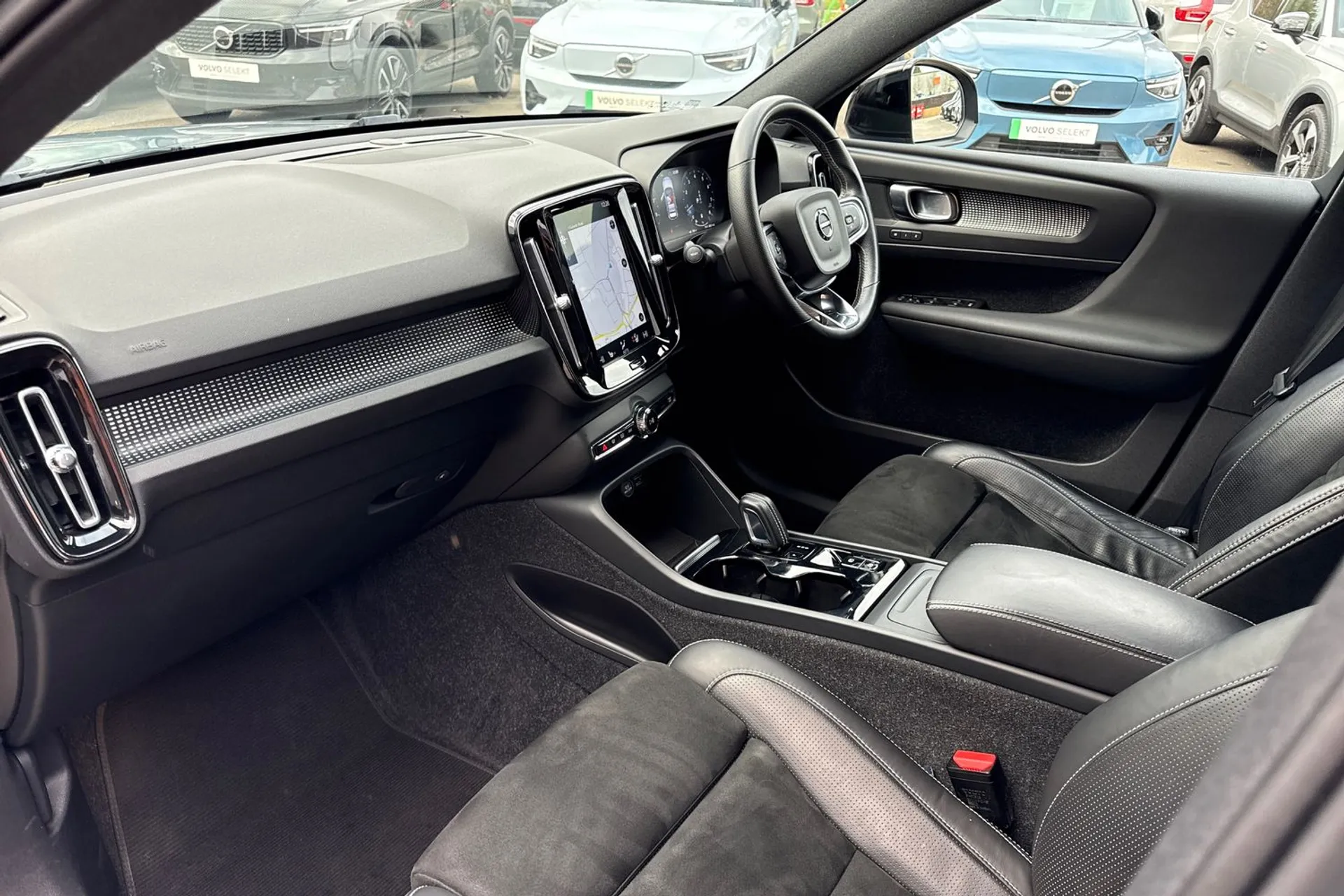 Volvo XC40 thumbnail image number 24