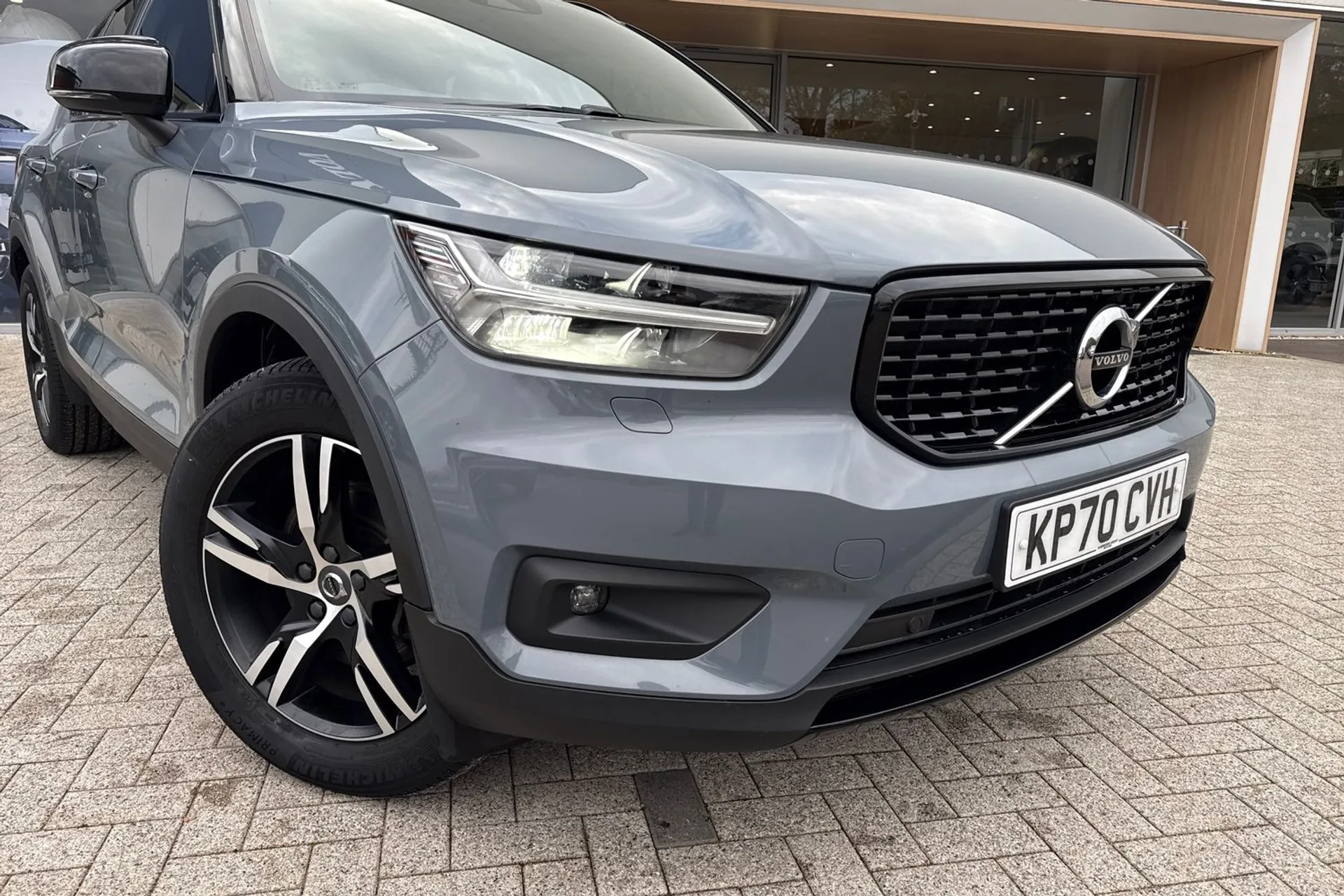 Volvo XC40 thumbnail image number 2