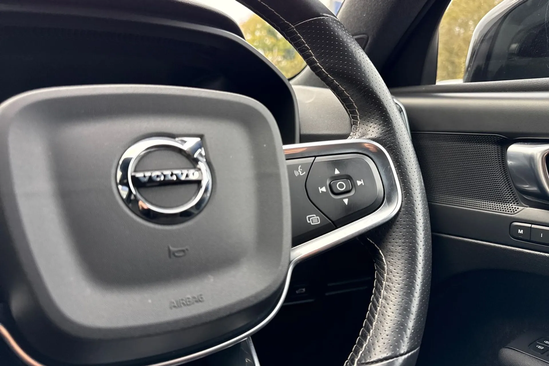 Volvo XC40 thumbnail image number 35