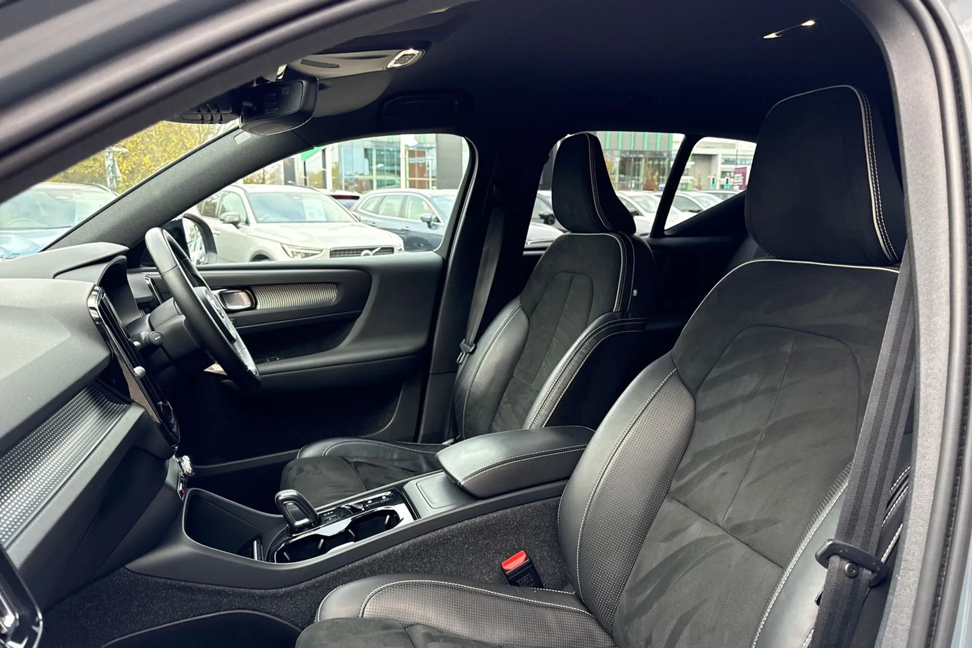 Volvo XC40 thumbnail image number 25