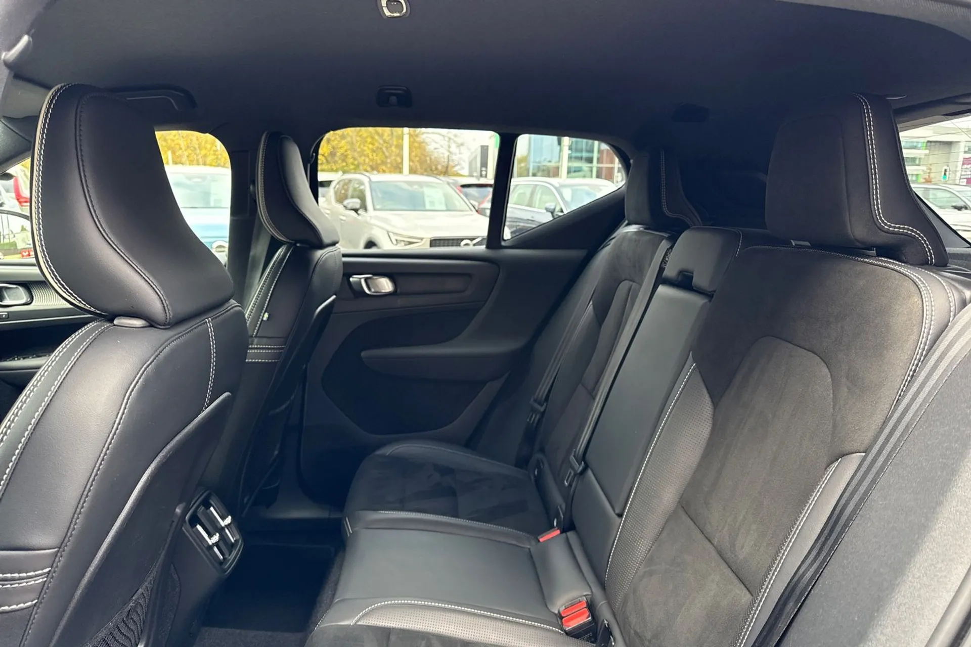 Volvo XC40 thumbnail image number 27