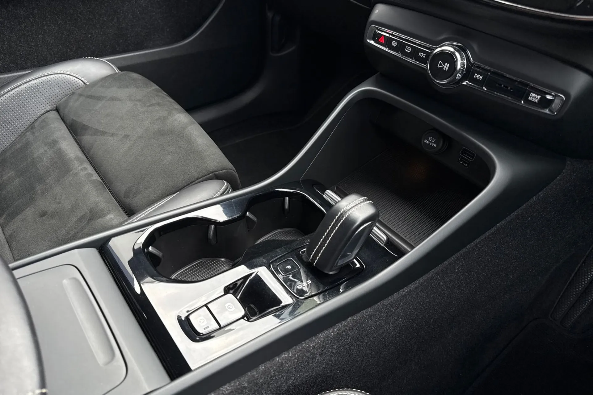 Volvo XC40 thumbnail image number 40