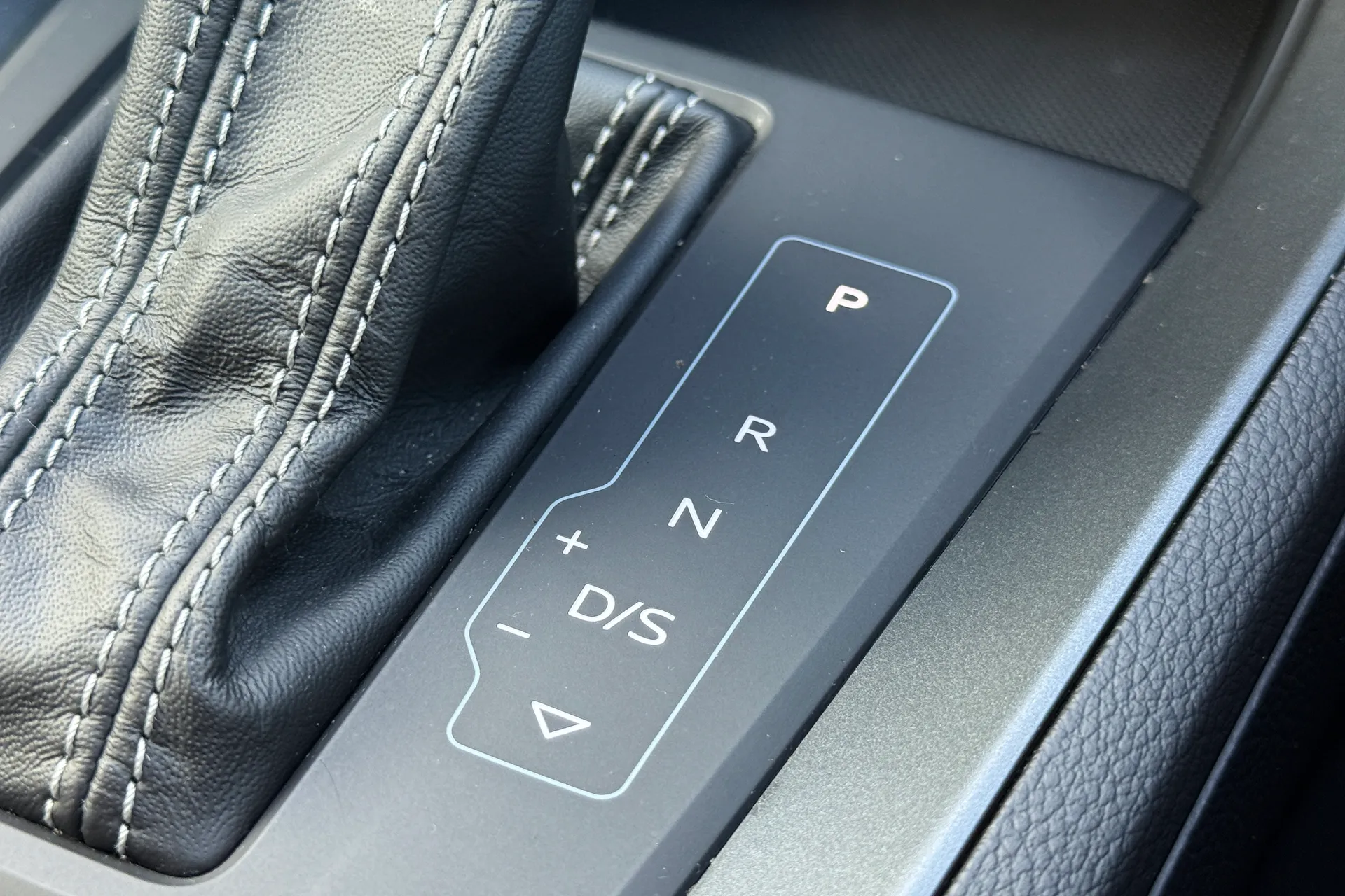 Audi Q3 thumbnail image number 11