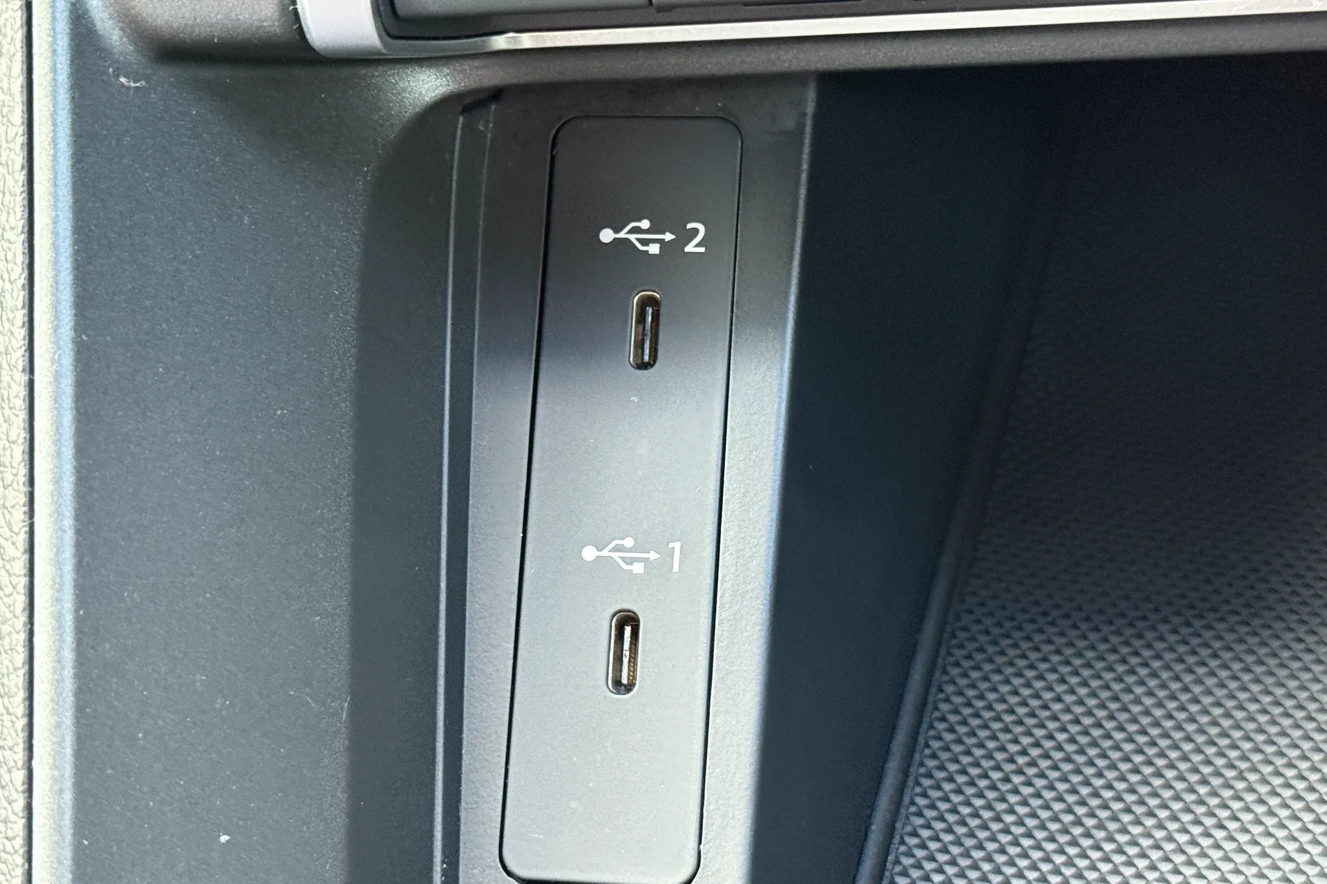 Audi Q3 thumbnail image number 21