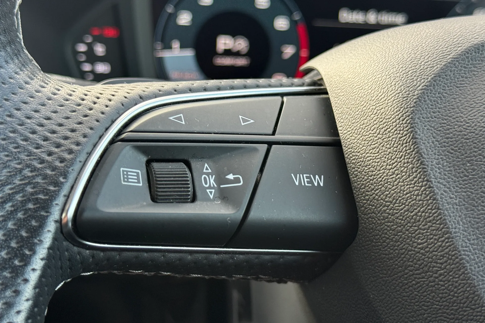 Audi Q3 thumbnail image number 25