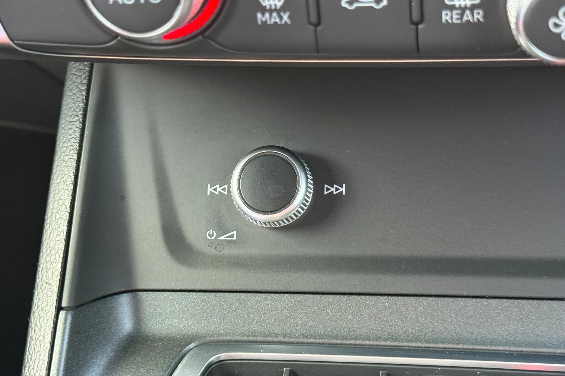 Audi Q3 thumbnail image number 20