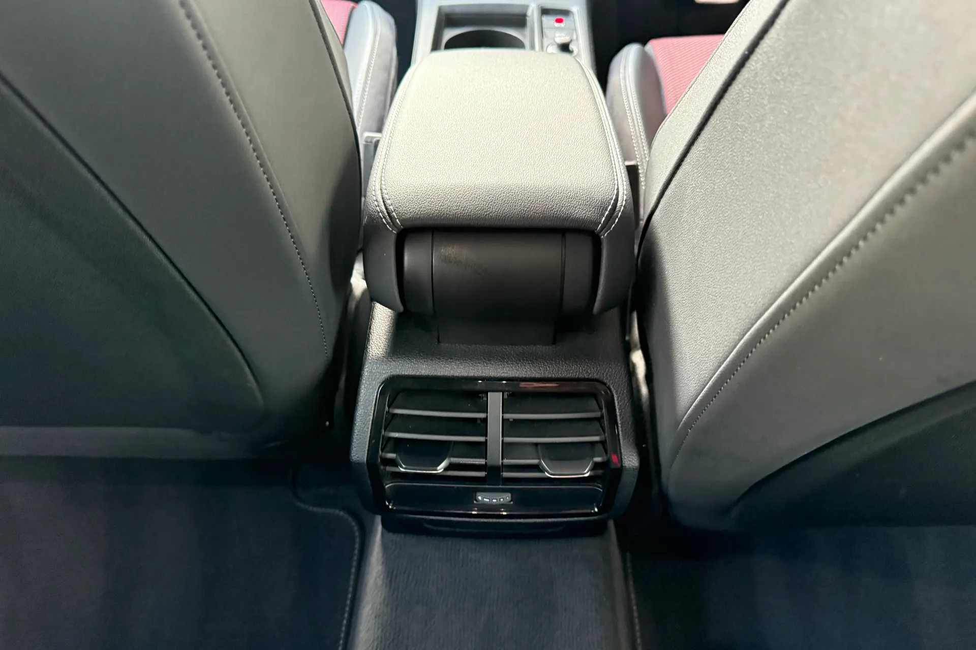 Audi Q3 thumbnail image number 41