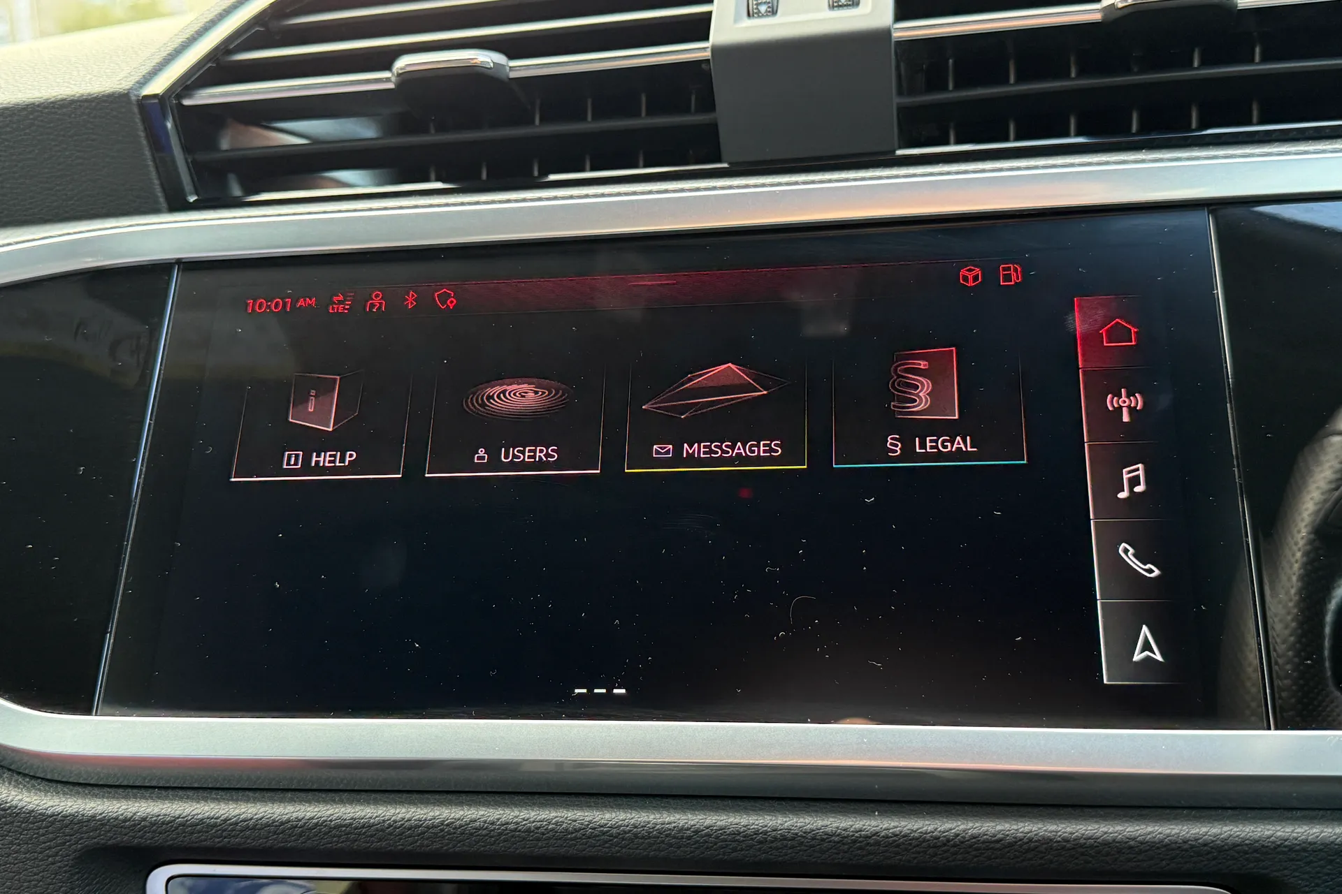 Audi Q3 thumbnail image number 24