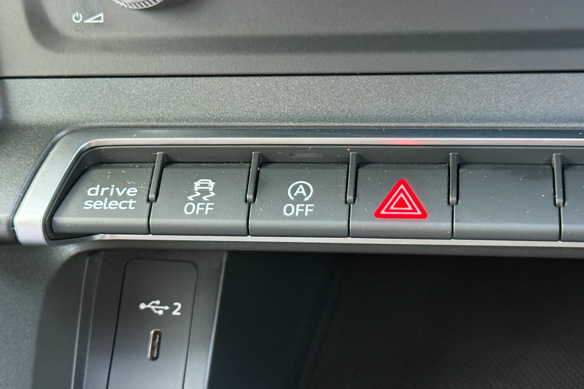 Audi Q3 thumbnail image number 19