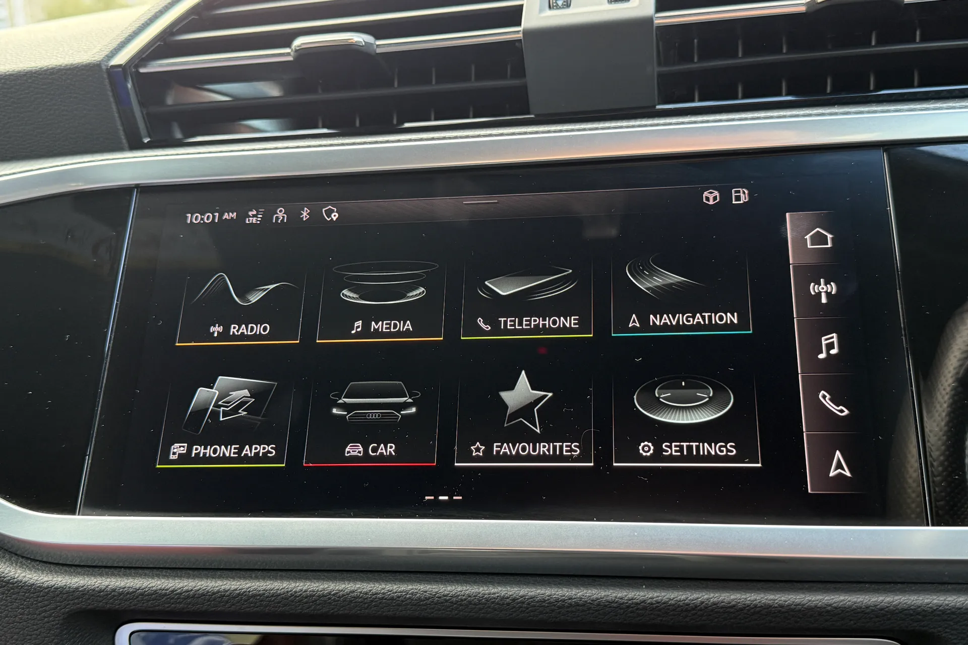 Audi Q3 thumbnail image number 22