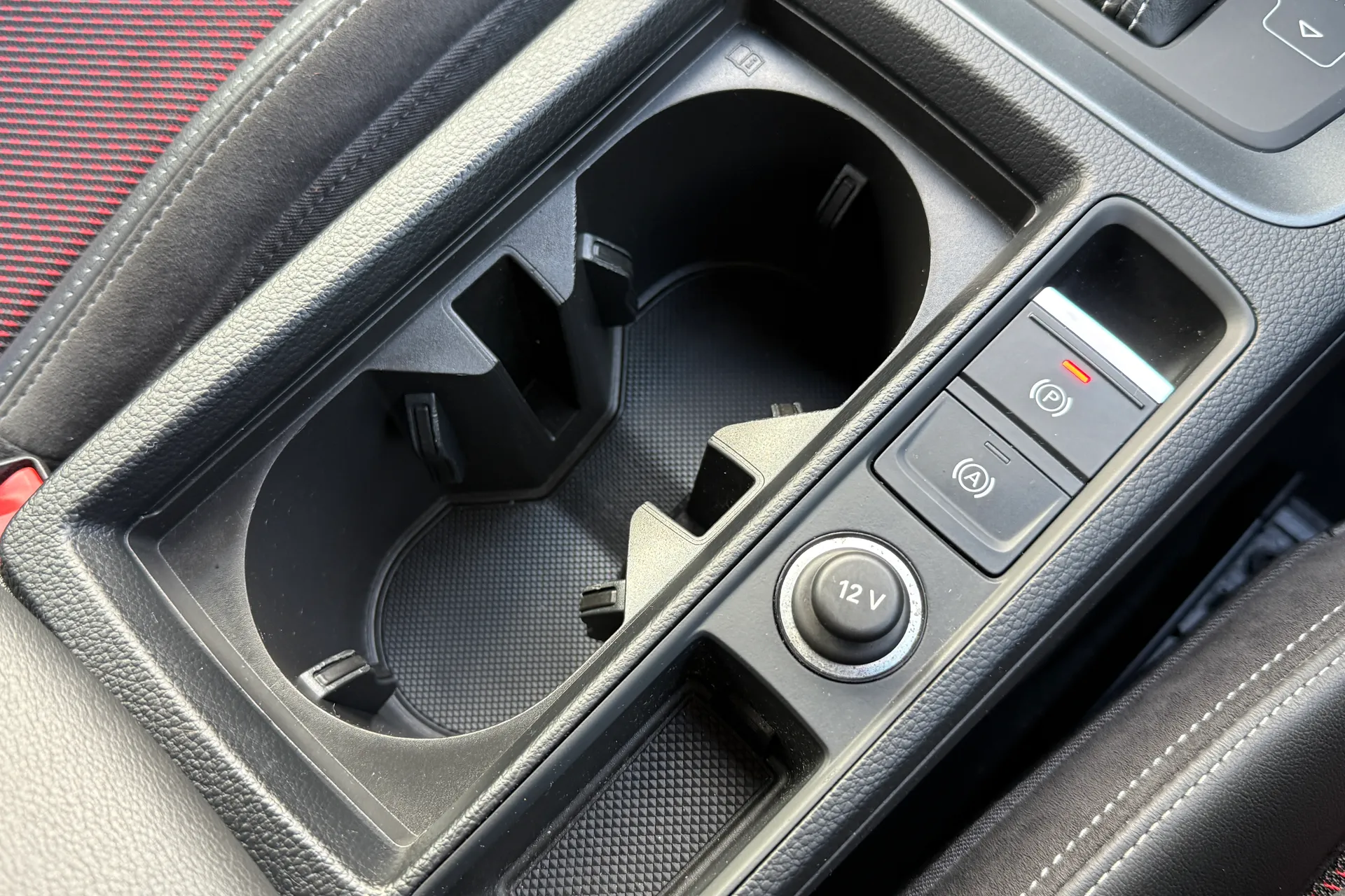 Audi Q3 thumbnail image number 14