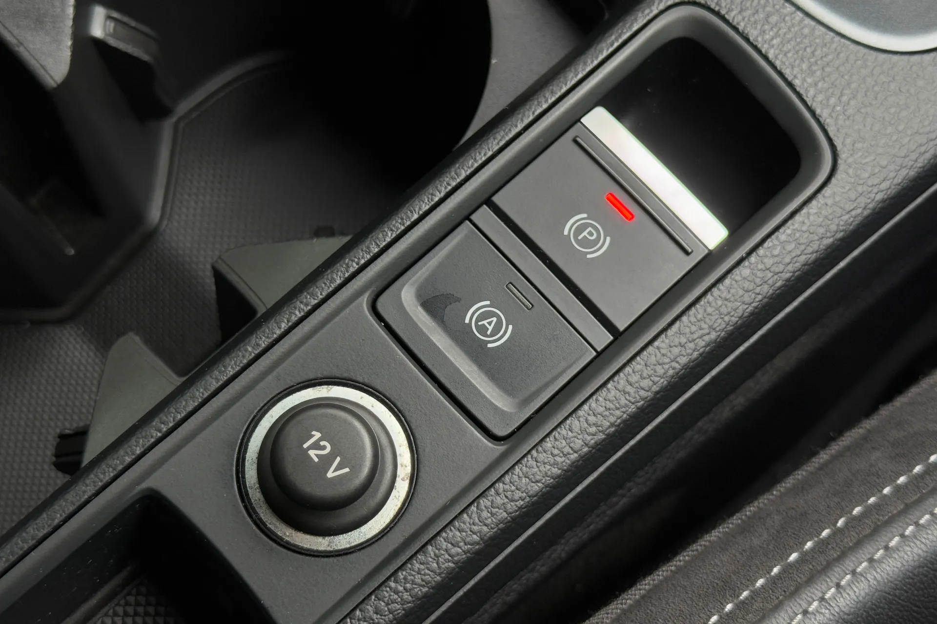 Audi Q3 thumbnail image number 26