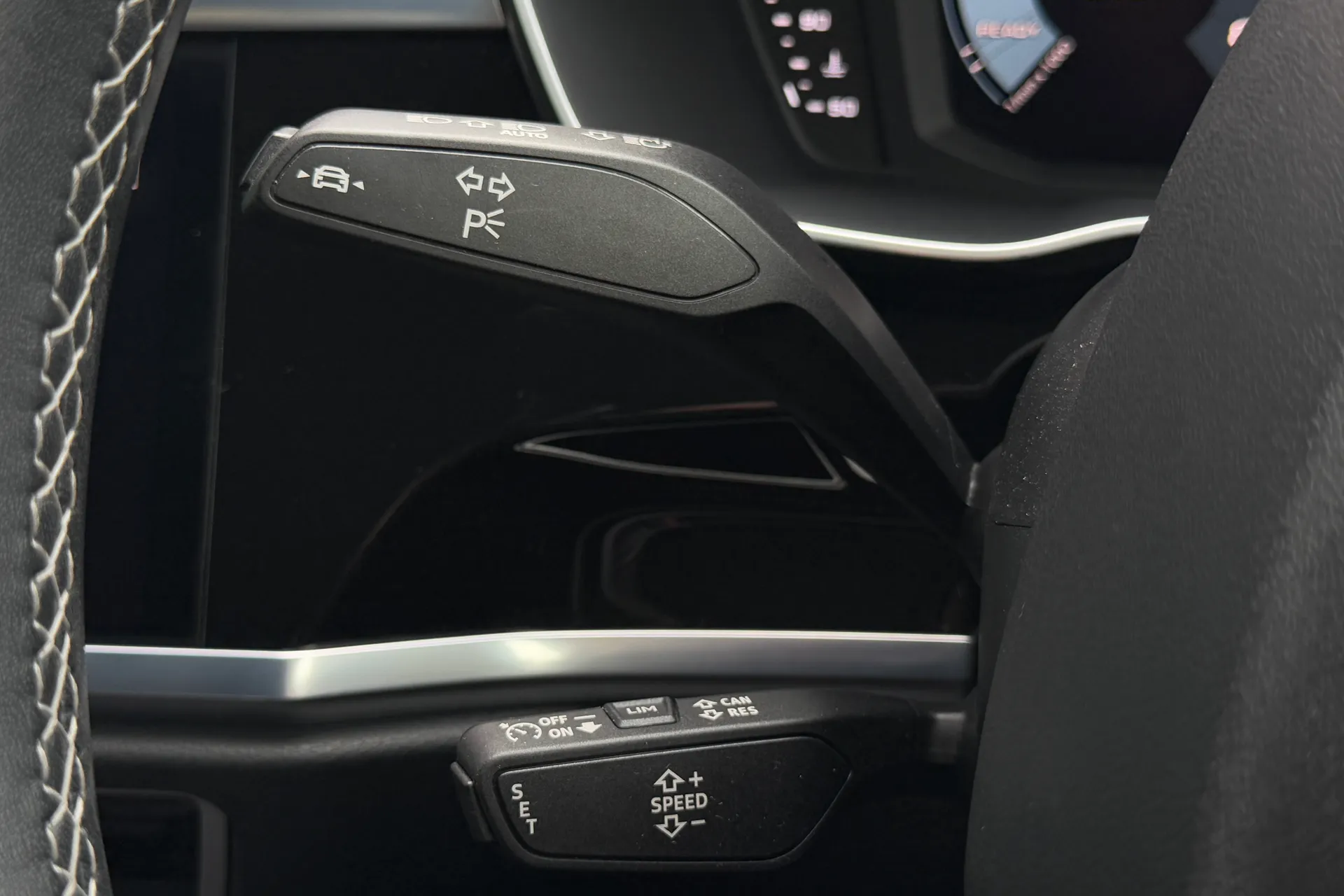 Audi Q3 thumbnail image number 12