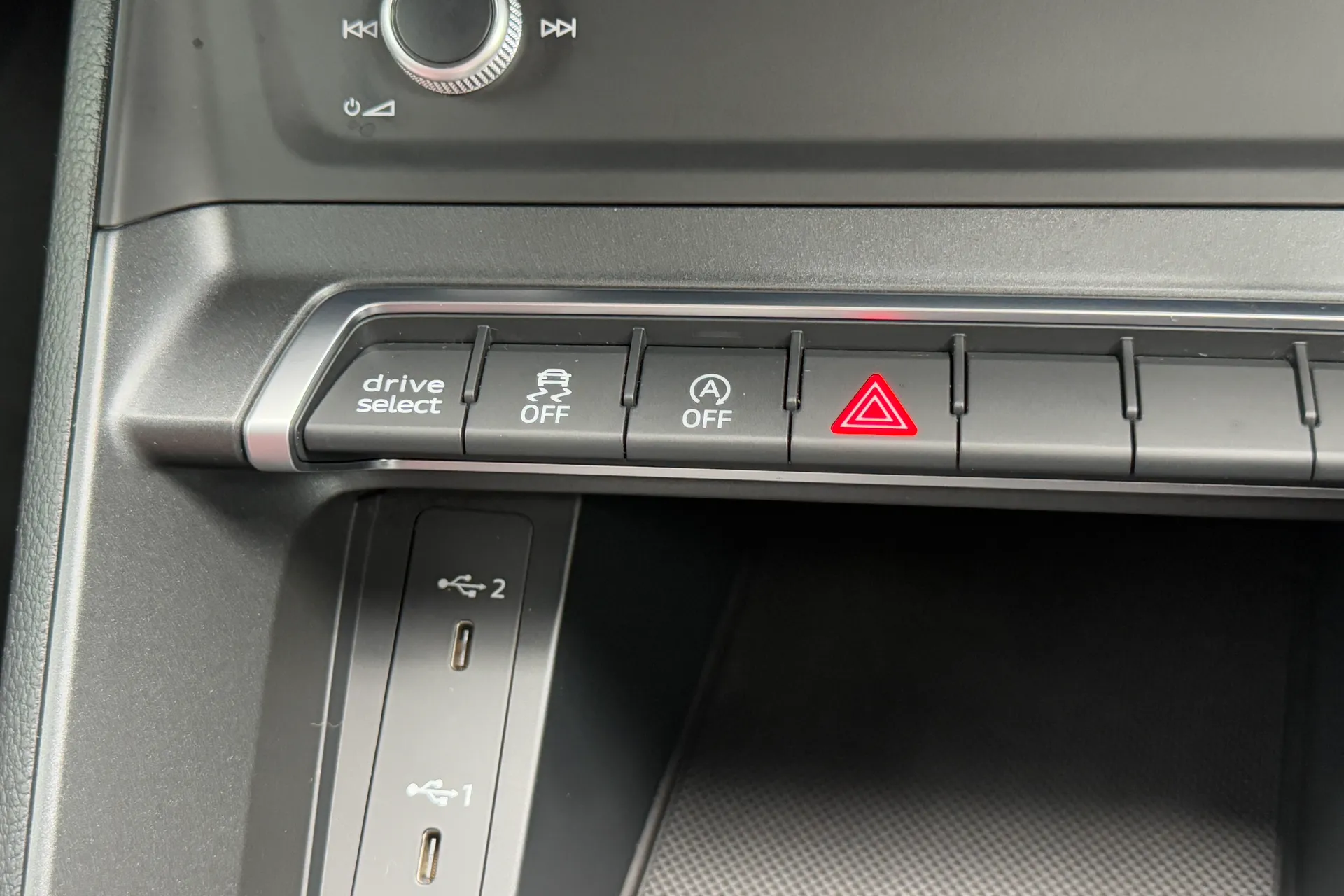 Audi Q3 thumbnail image number 16